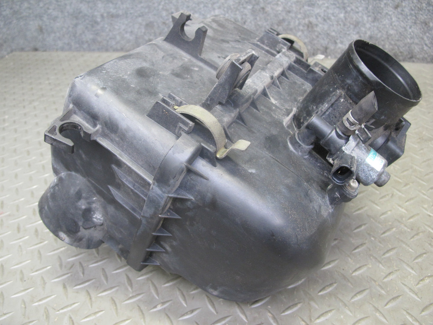 00-05 Toyota MR2 Spyder ZZW30L Air Intake Cleaner Filter Box w Sensor OEM