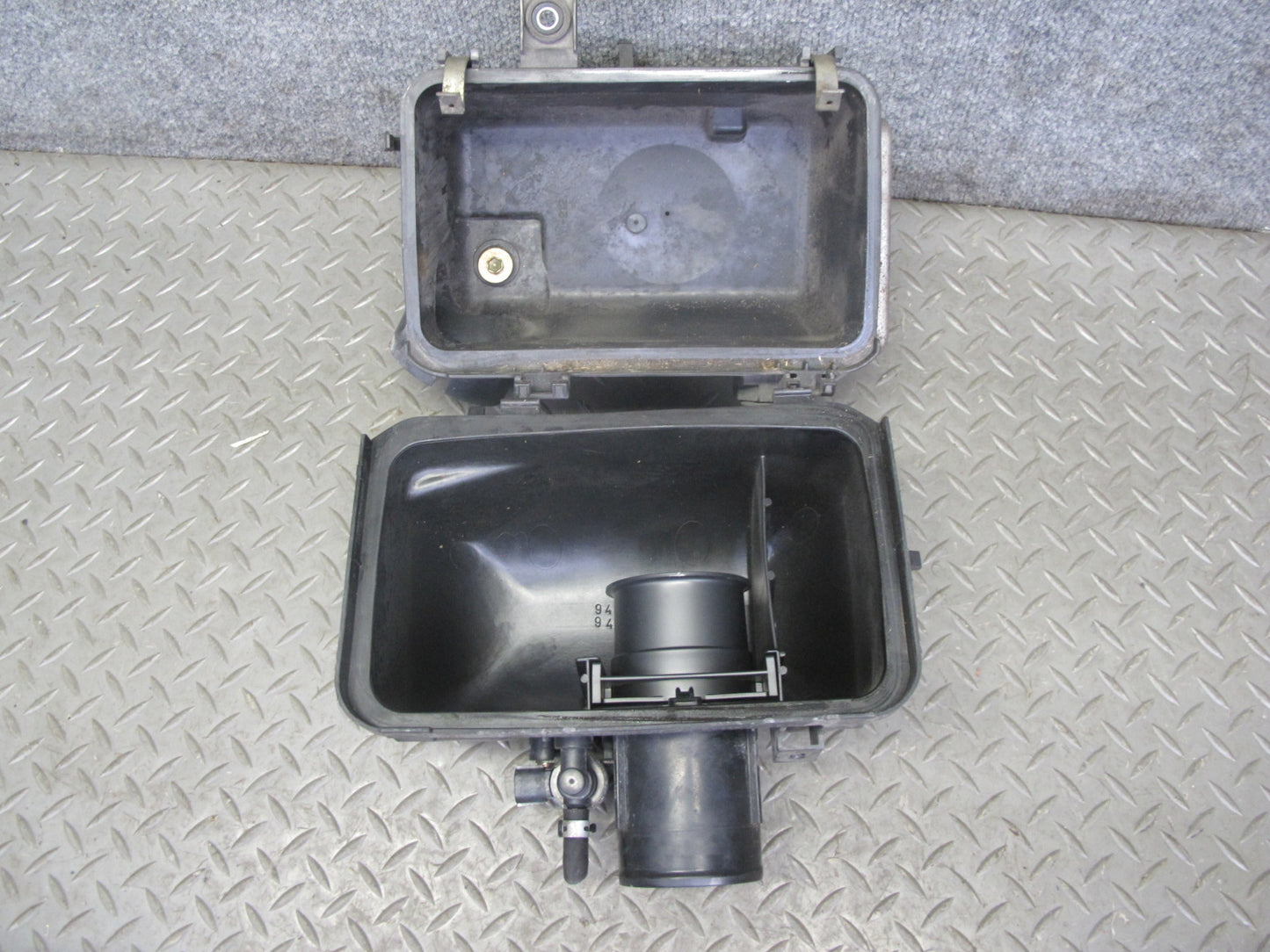 00-05 Toyota MR2 Spyder ZZW30L Air Intake Cleaner Filter Box w Sensor OEM