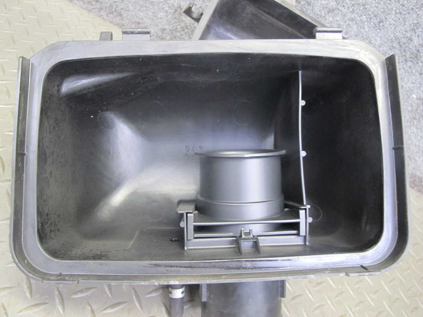 00-05 Toyota MR2 Spyder ZZW30L Air Intake Cleaner Filter Box w Sensor OEM