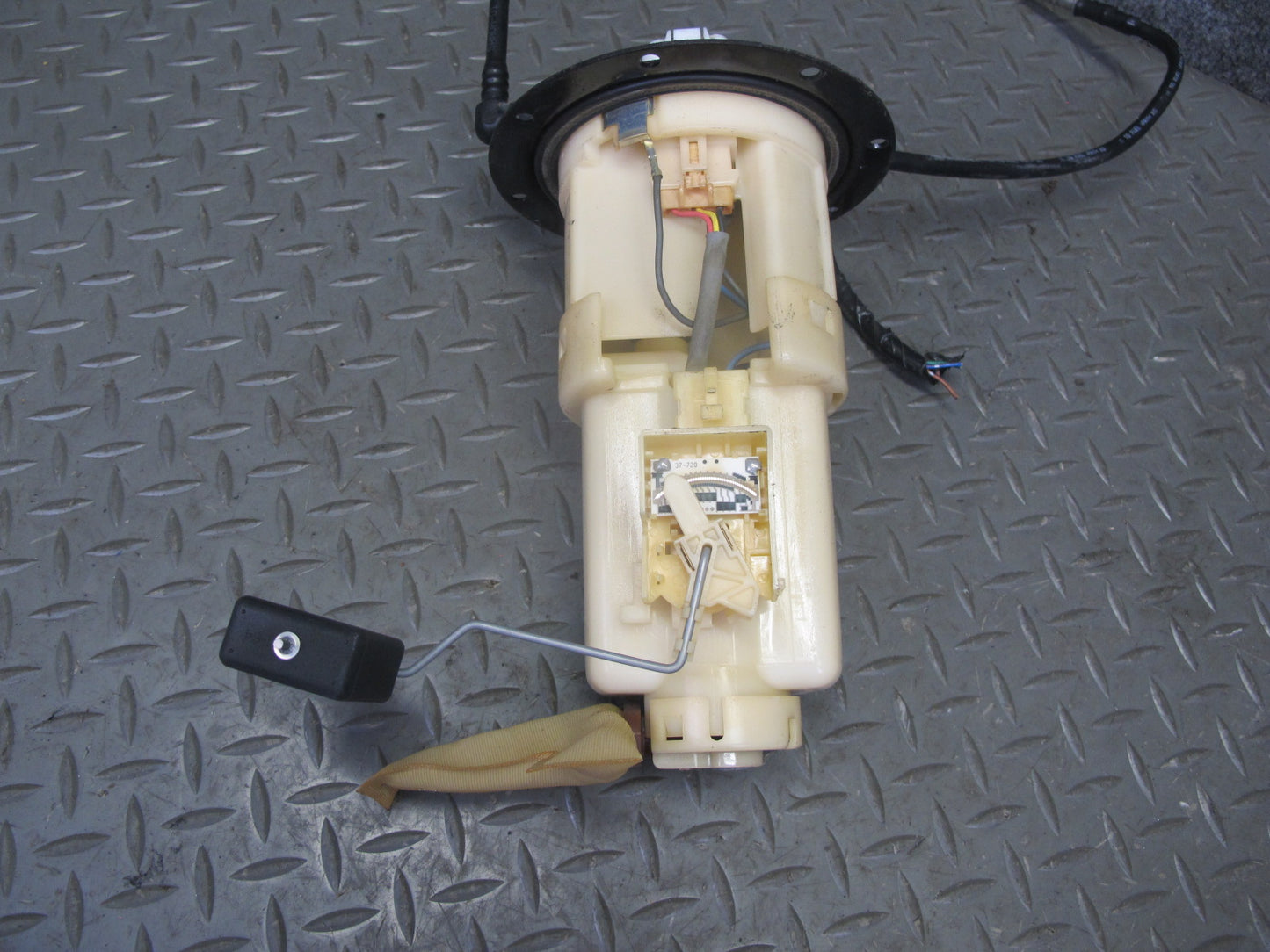 00-05 Toyota MR2 Spyder ZZW30L 1ZZFE Fuel Pump Level Sensor Assembly OEM