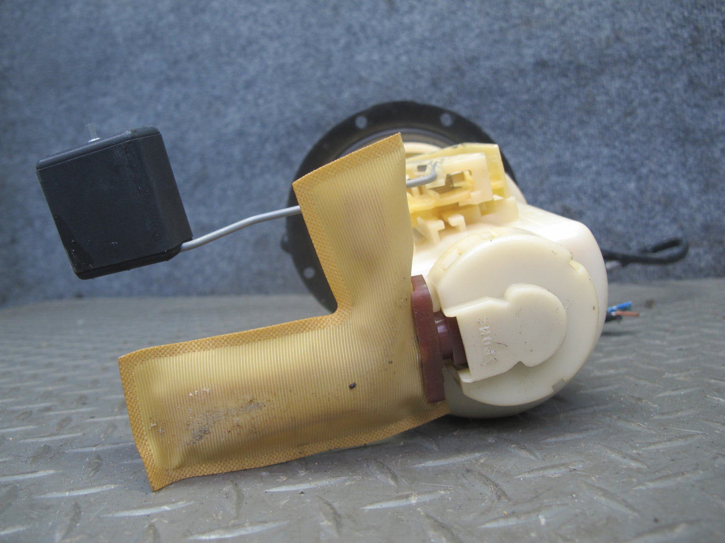 00-05 Toyota MR2 Spyder ZZW30L 1ZZFE Fuel Pump Level Sensor Assembly OEM