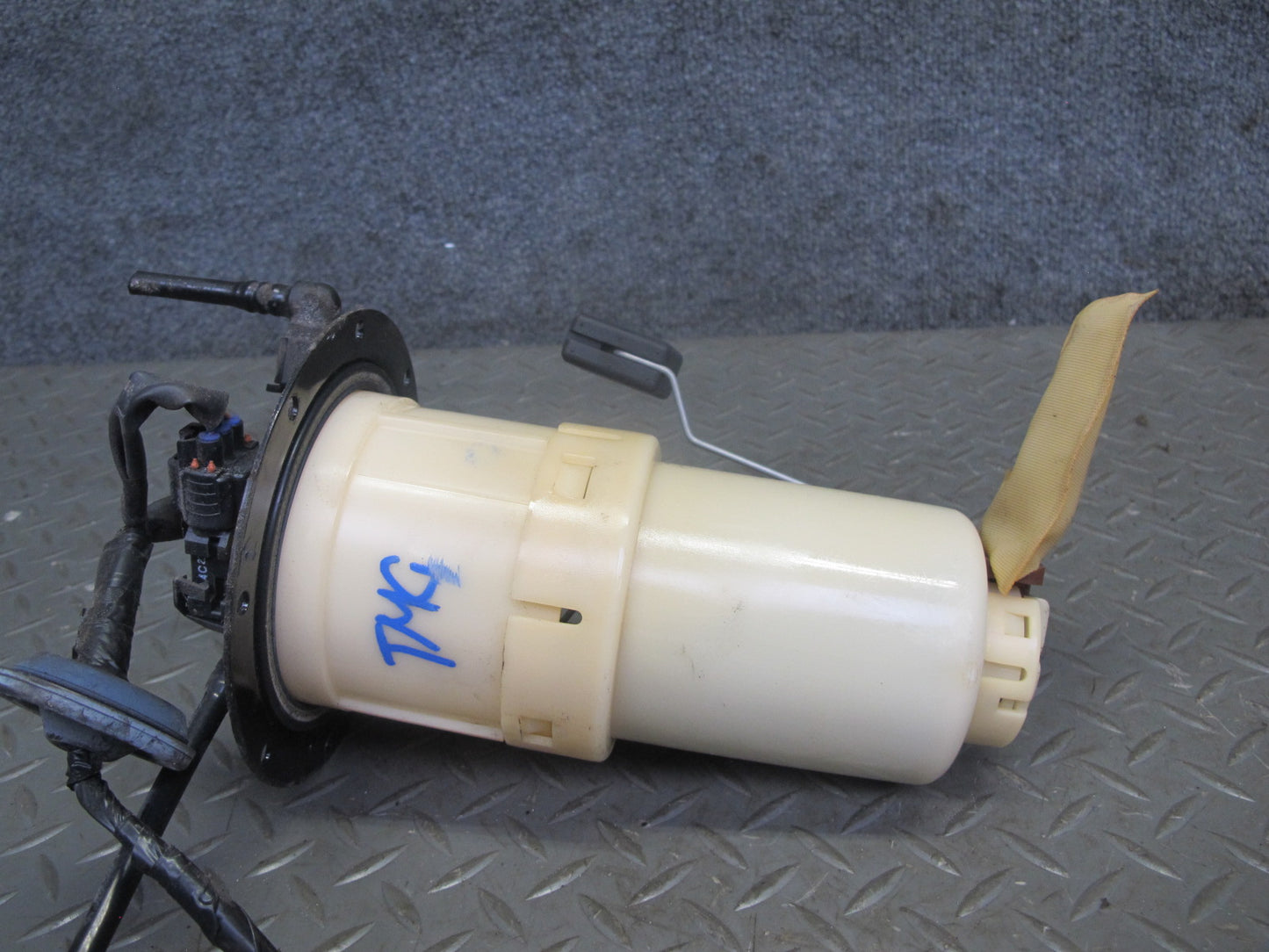 00-05 Toyota MR2 Spyder ZZW30L 1ZZFE Fuel Pump Level Sensor Assembly OEM