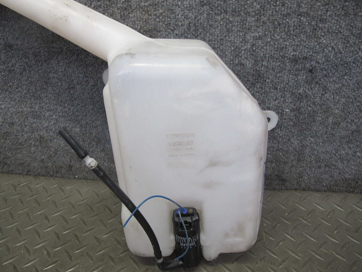 00-05 Toyota MR2 Spyder ZZW30L Windshield Washer Fluid Reservoir Tank w Pump OEM