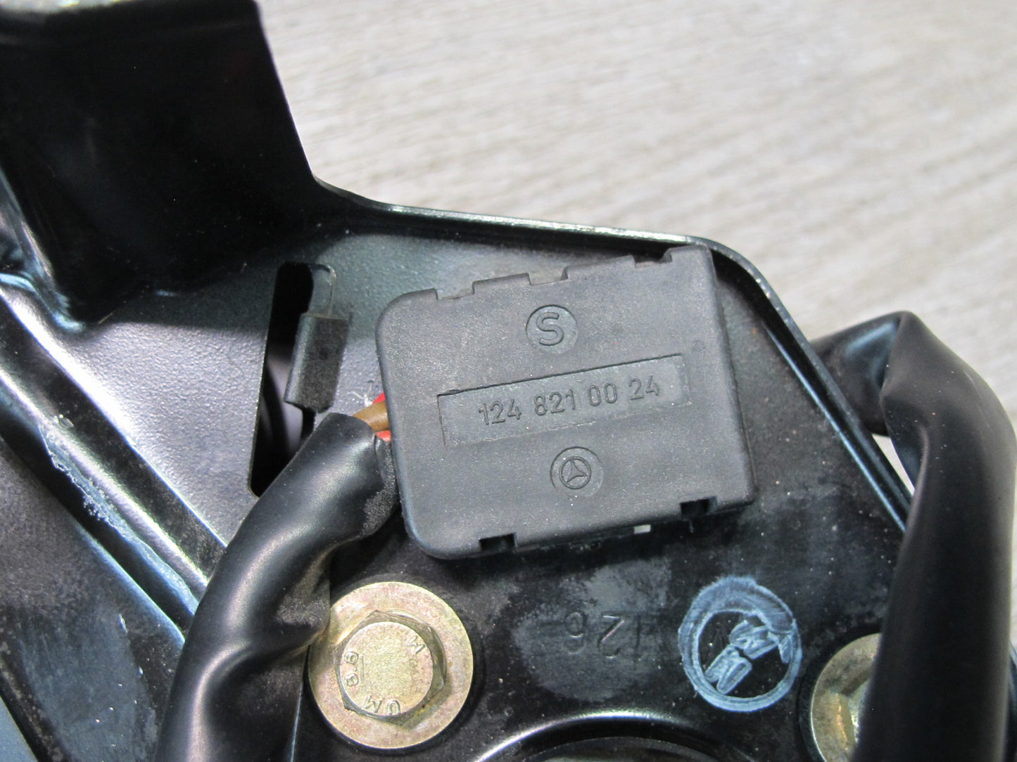 86-91 Mercedes W126 S-class Sunroof Motor 0390251696 OEM