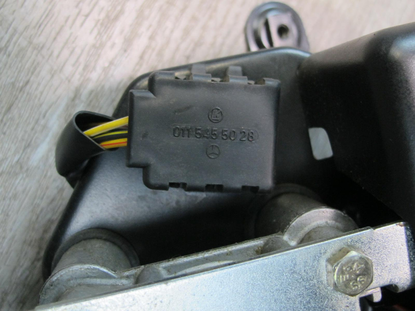 86-91 Mercedes W126 S-class Sunroof Motor 0390251696 OEM