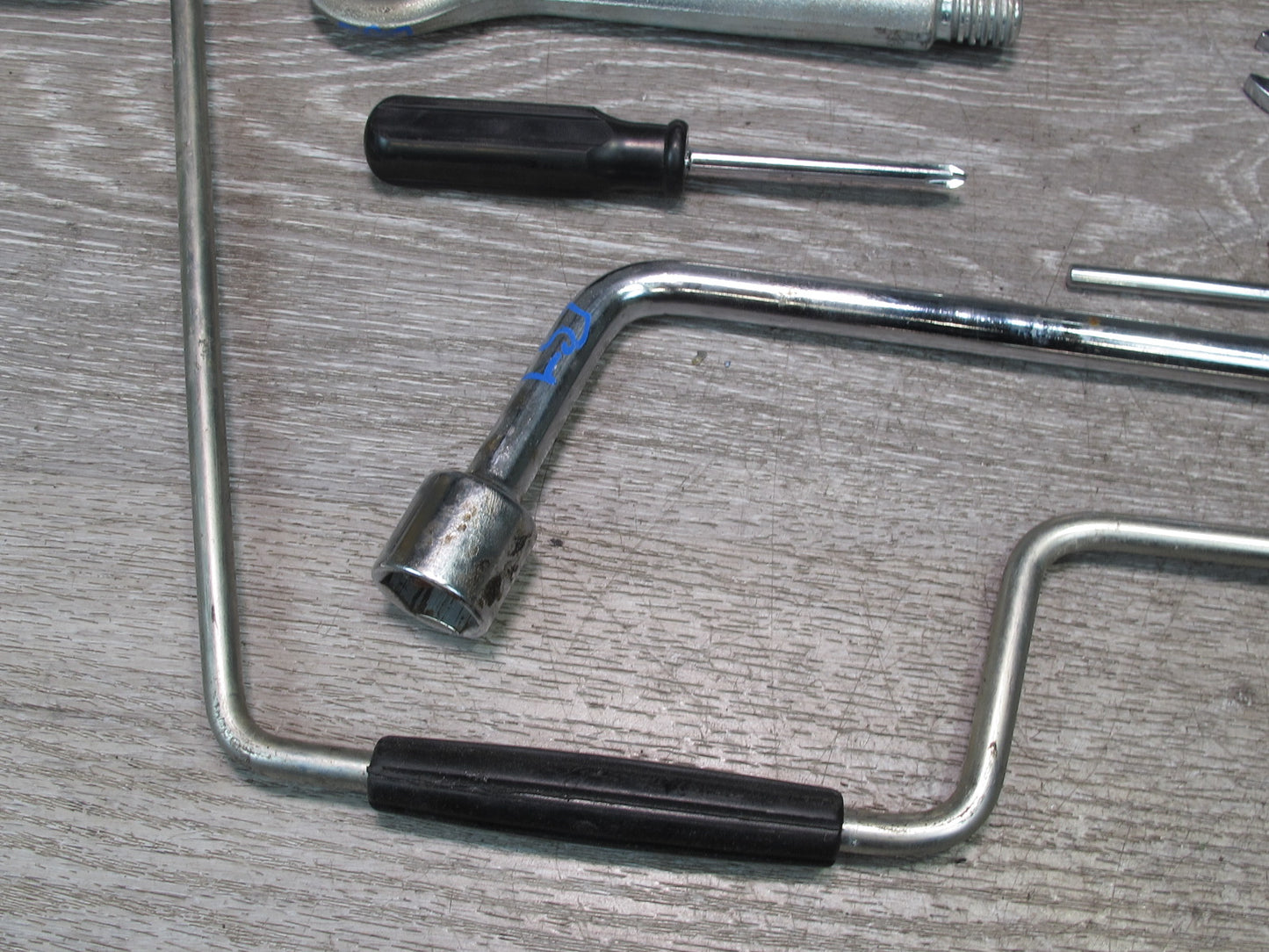 07-12 Lexus LS600h LS460 Spare Tire Lift Jack Wrench Tool KIT Set OEM