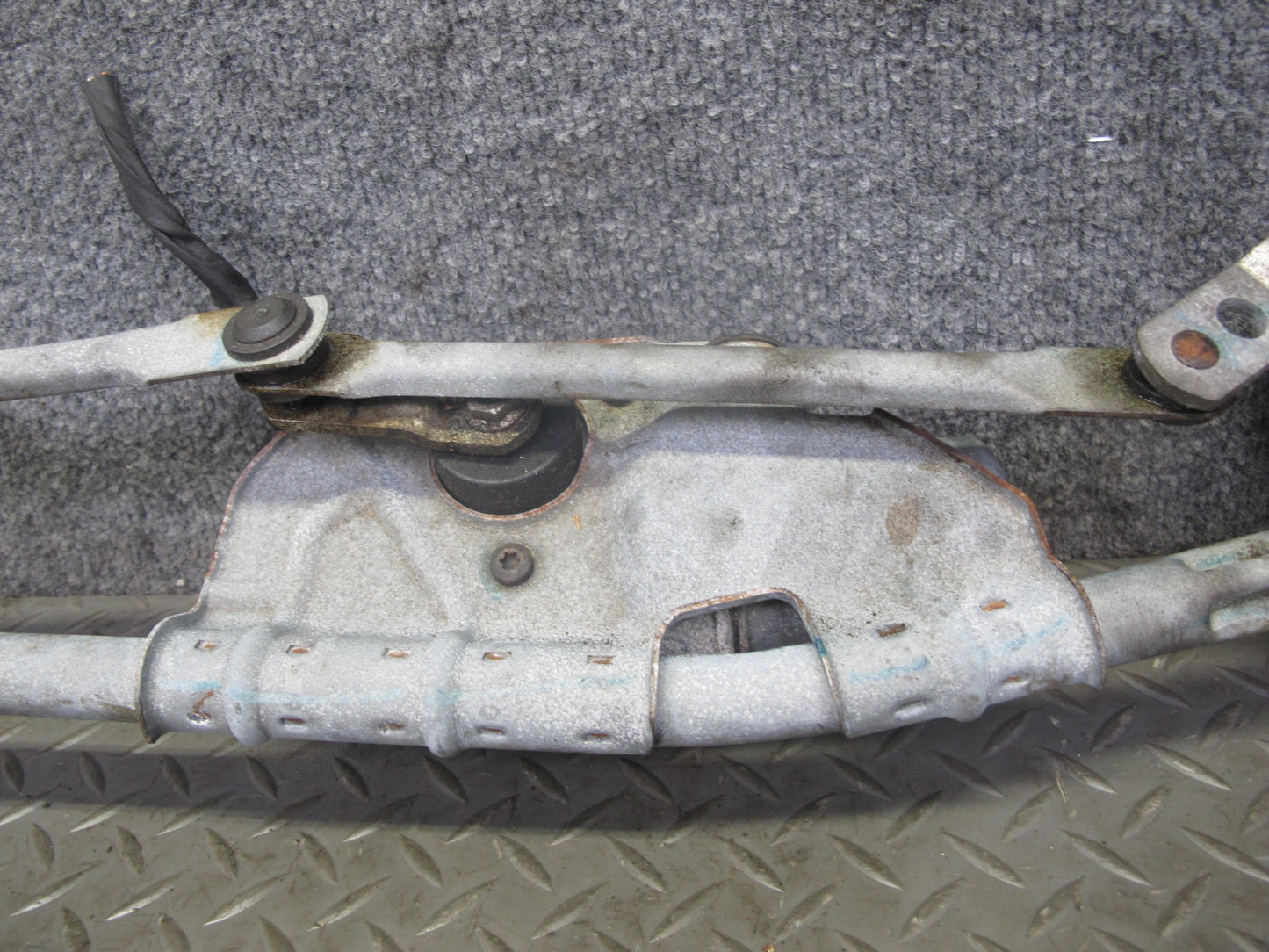 12-18 Mercedes W166 GLE ML Windshield Wiper Transmission Linkage w Motor OEM