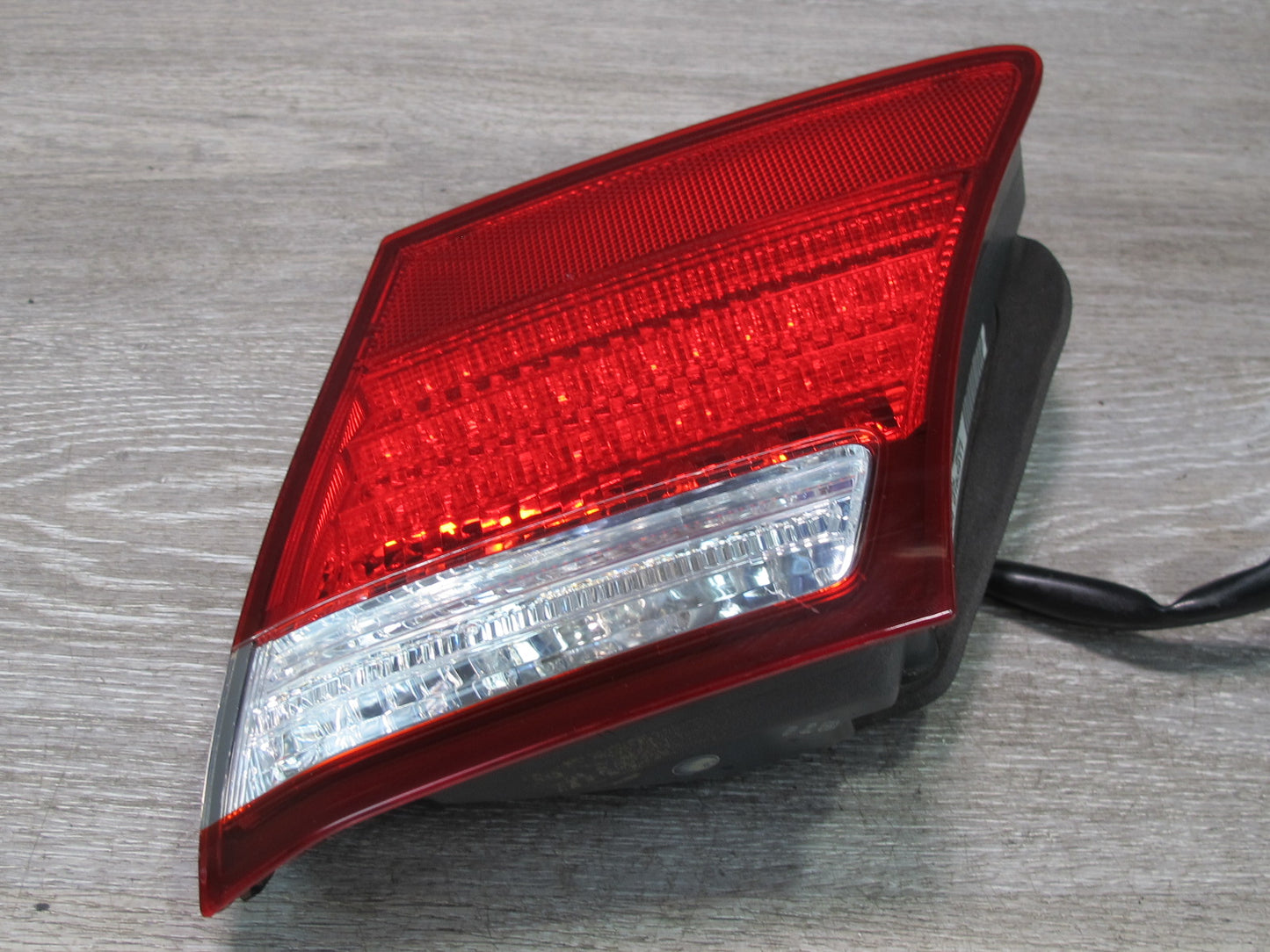 08-09 Lexus UVF46 LS600h Rear Right Inner Trunk Lid Tail Light Lamp OEM