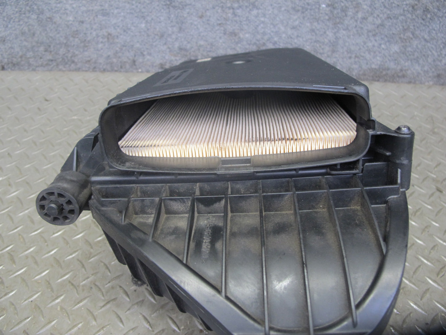 12-15 Mercedes W166 ML350 M276 Air Intake Cleaner Filter Box 2760901301 OEM