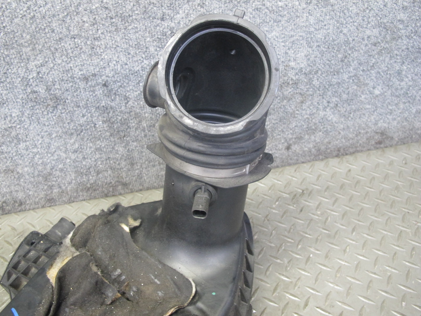 12-15 Mercedes W166 ML350 M276 Air Intake Cleaner Filter Box 2760901301 OEM