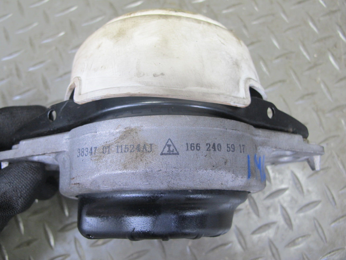 12-15 Mercedes W166 ML350 M276 Set of 2 Left & Right Engine Motor Mount OEM