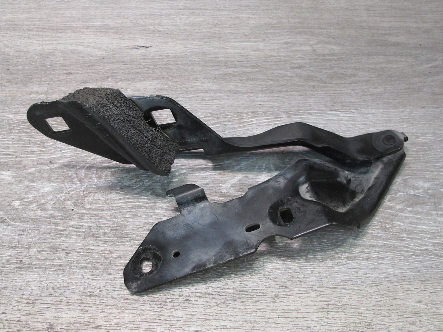 2004-2009 Cadillac XLR Front Right & Left Side Hood Bonnet Hinge Support Set