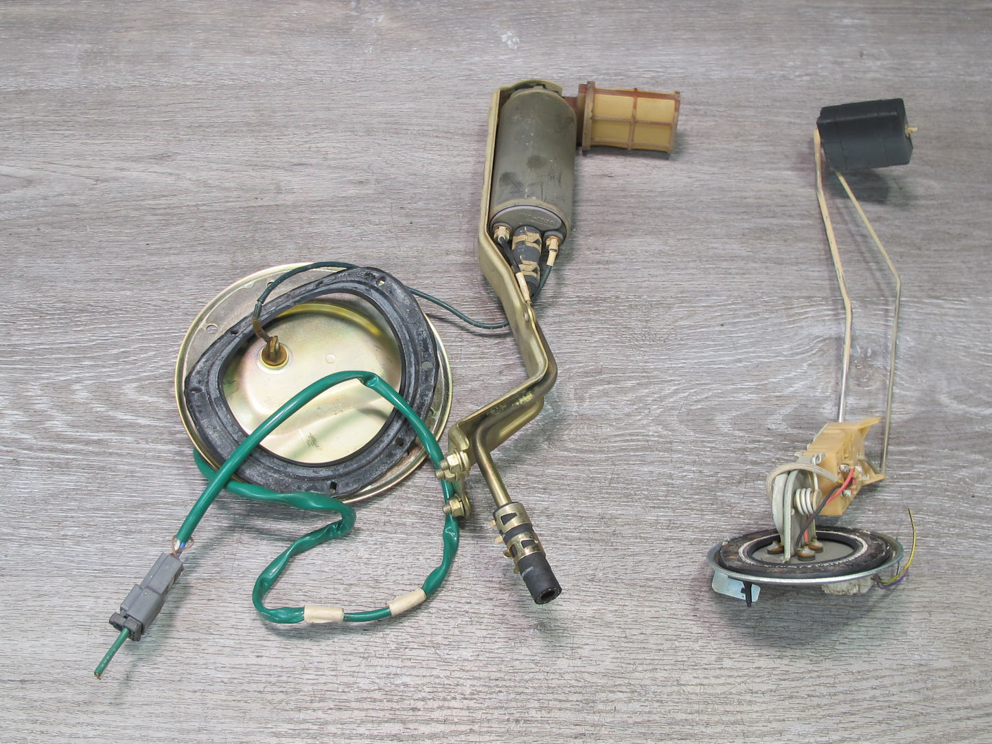 95-97 Lexus UCF20L LS400 1UZFE Set of 2 Fuel Pump Level Sensor Sending Unit OEM