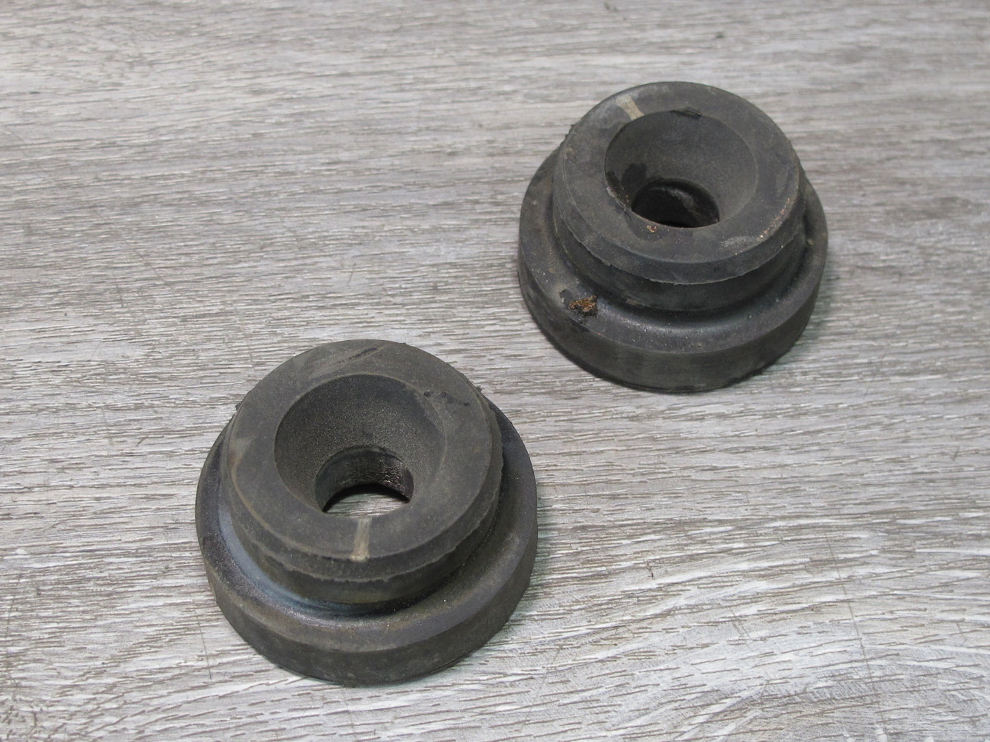 95-97 Lexus UCF20L LS400 Set of 4 Engine Radiator Mount Bracket Support OEM