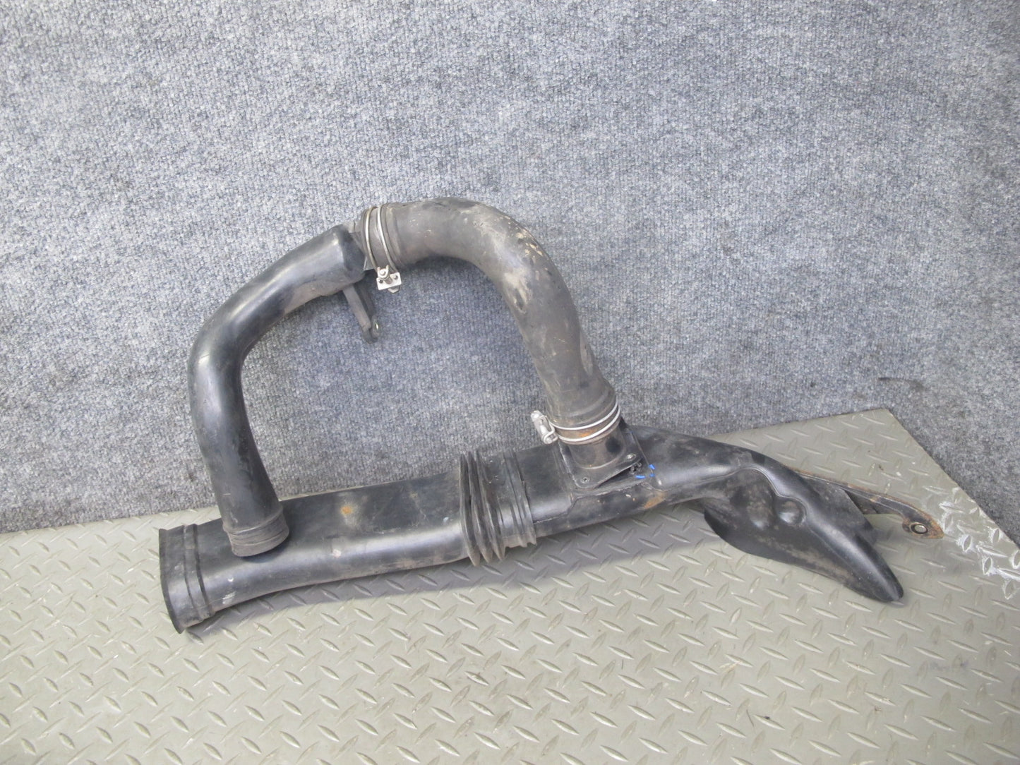 91-95 Nissan Z32 300ZX NA Left & Right Air Intake Inlet Duct Hose Pipe Set OEM