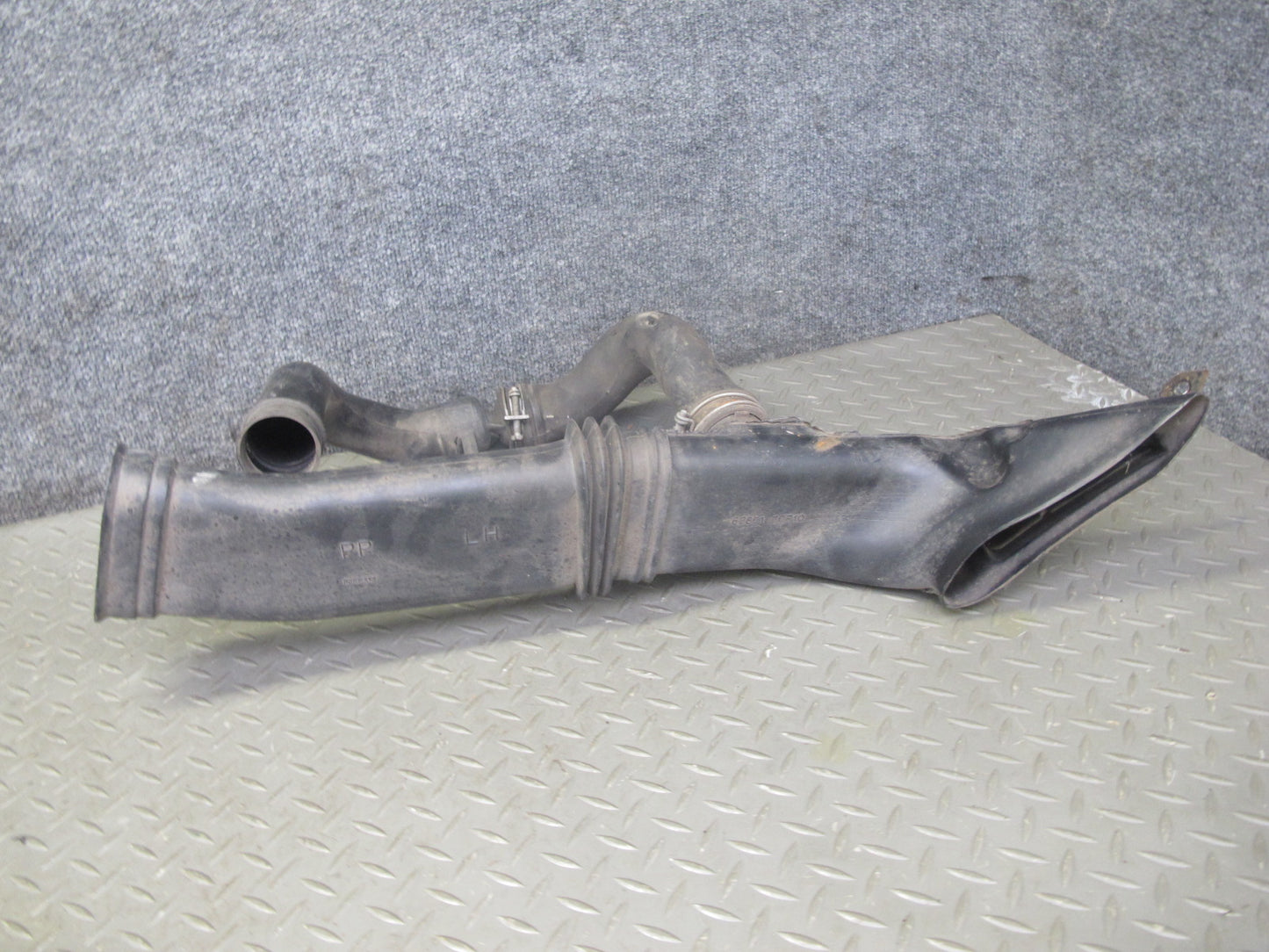 91-95 Nissan Z32 300ZX NA Left & Right Air Intake Inlet Duct Hose Pipe Set OEM