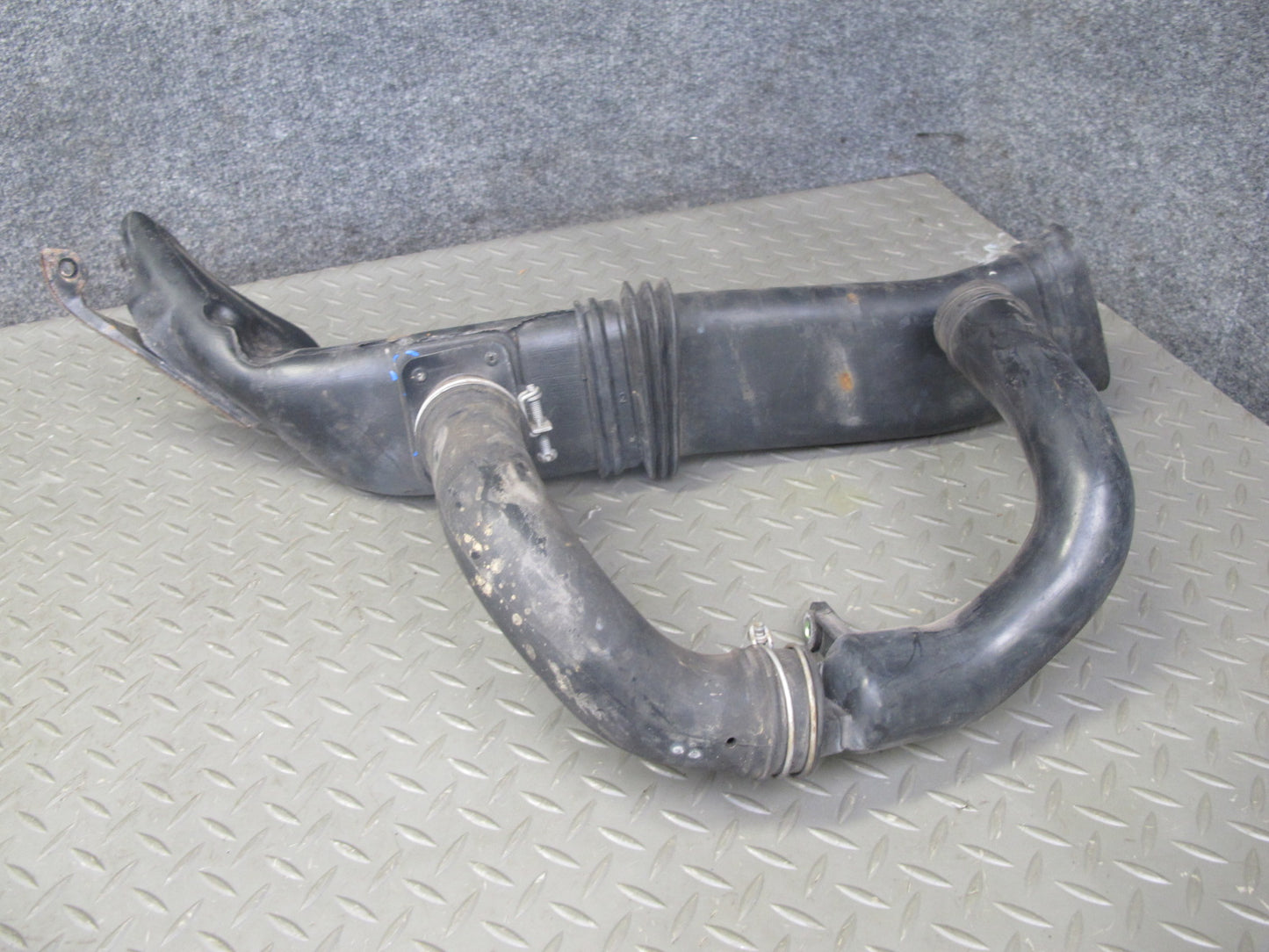 91-95 Nissan Z32 300ZX NA Left & Right Air Intake Inlet Duct Hose Pipe Set OEM