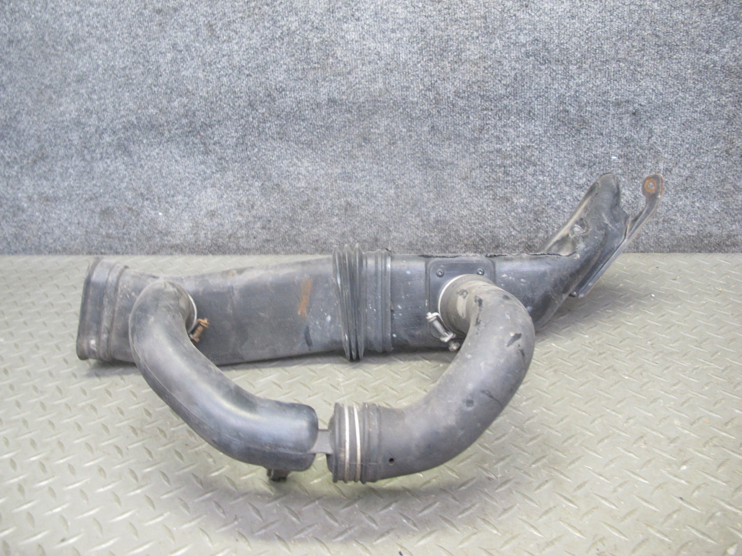 91-95 Nissan Z32 300ZX NA Left & Right Air Intake Inlet Duct Hose Pipe Set OEM