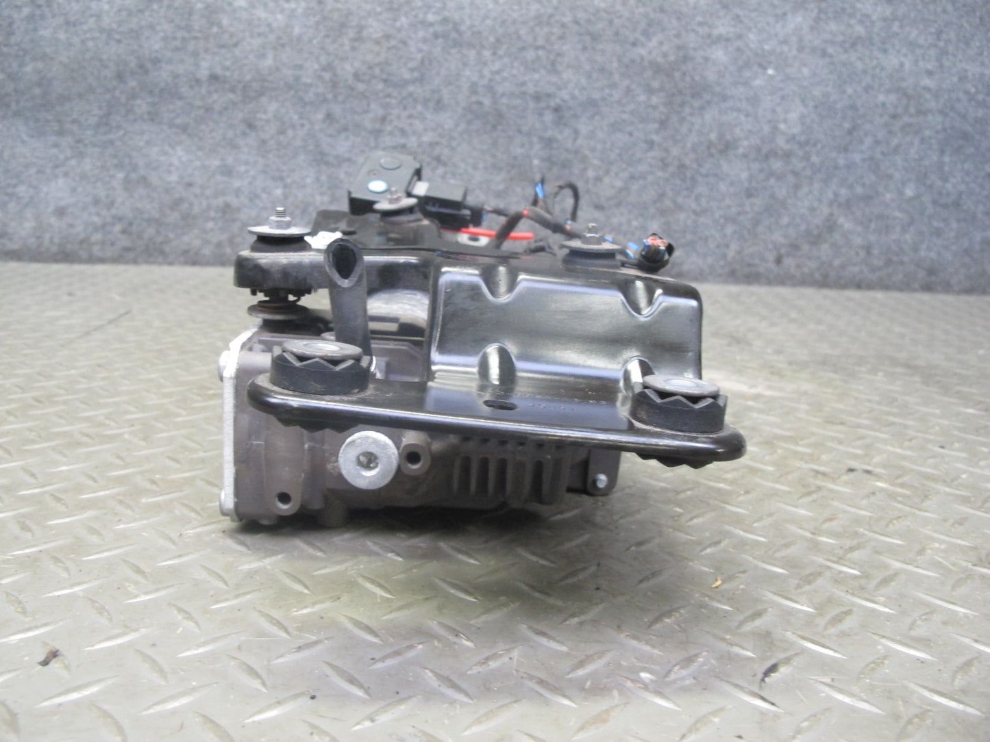 2008-2014 BMW E71 E72 X6 Air Suspension Compressor Pump Motor 6859714