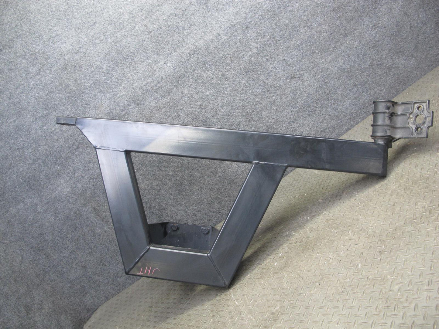 03-09 Hummer H2 Rear Trunk Spare Wheel Tire Carrier Holder Bracket W/ TOW Hook