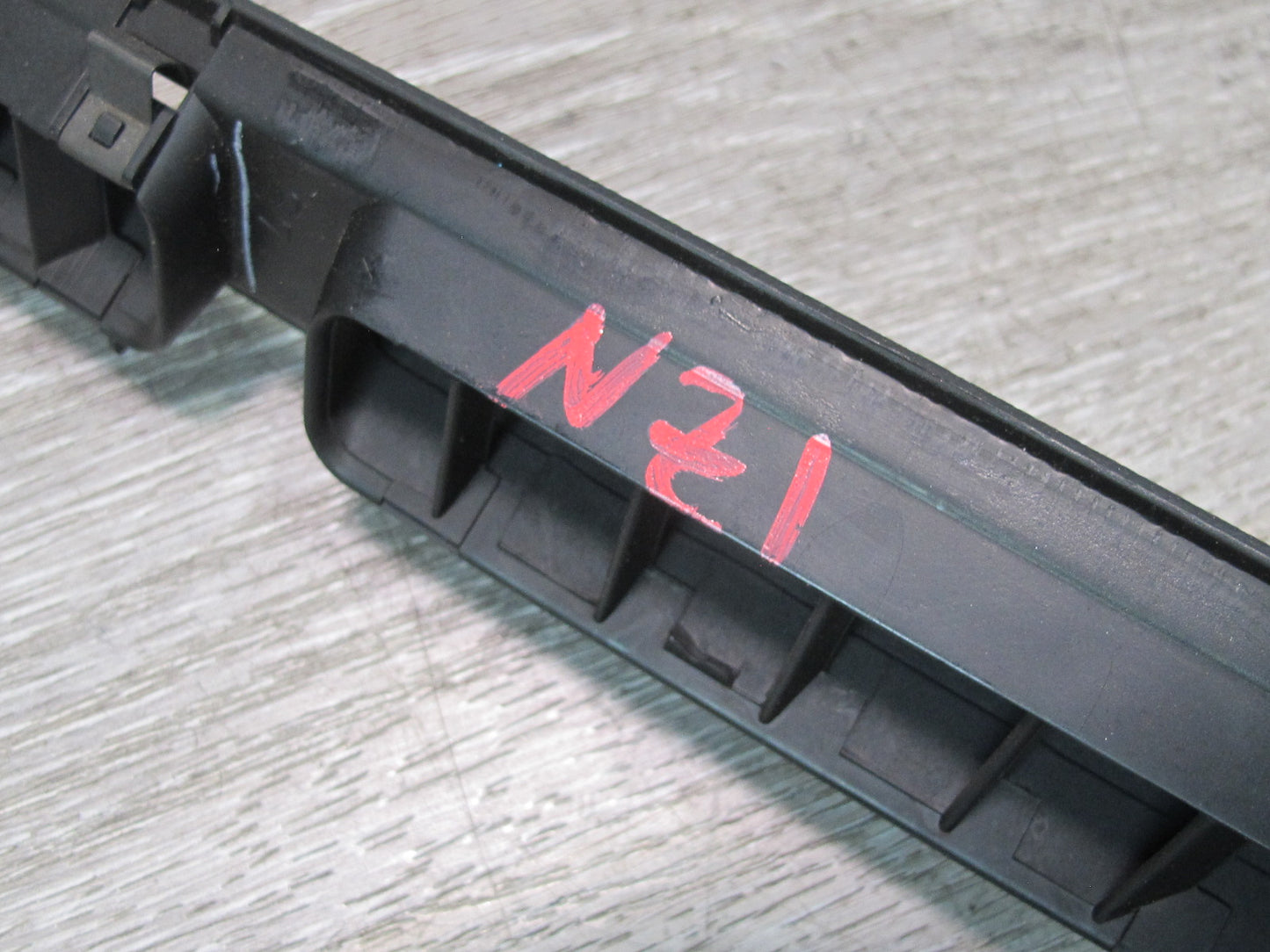 90-95 Nissan Z32 300ZX Dash Front Windshield Defrost Air Vent Grille Set OEM