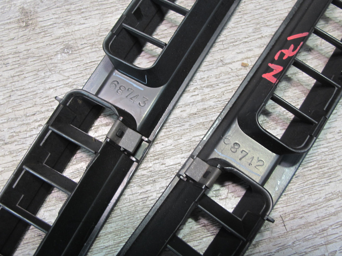 90-95 Nissan Z32 300ZX Dash Front Windshield Defrost Air Vent Grille Set OEM