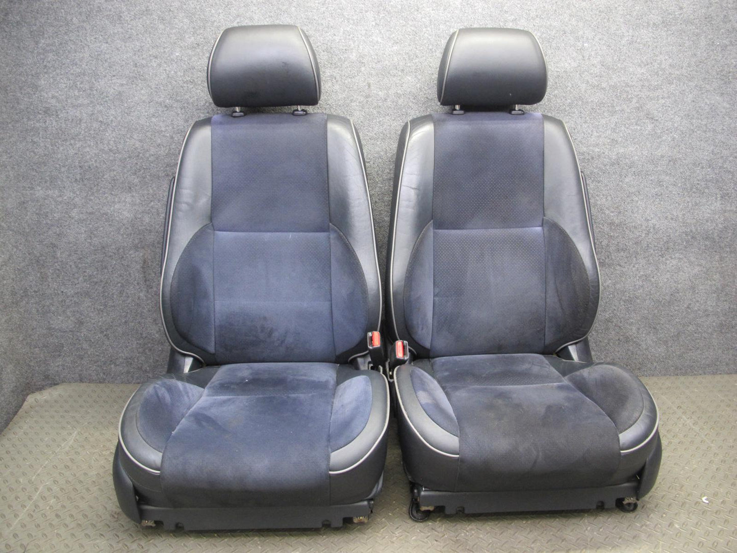 04-05 Lexus JCE10L IS300 Sedan Front & Rear Suede Leather Black Seat Set OEM