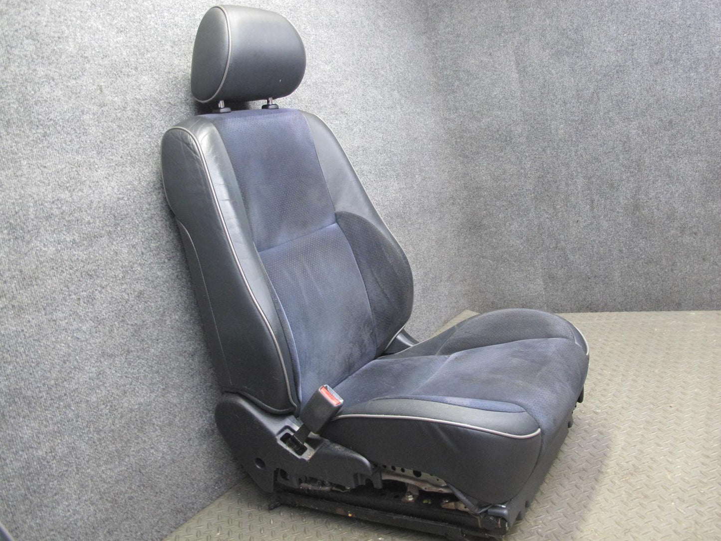 04-05 Lexus JCE10L IS300 Sedan Front & Rear Suede Leather Black Seat Set OEM