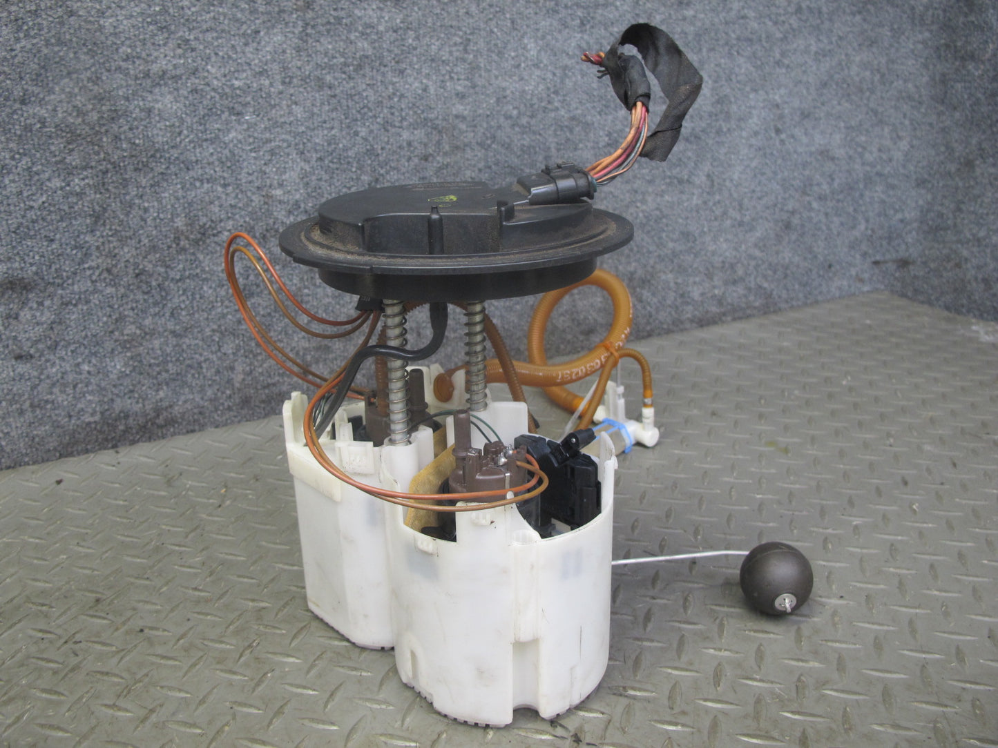 07-11 Mercedes W164 ML63 AMG M156 Fuel Pump & Sending Unit Set OEM