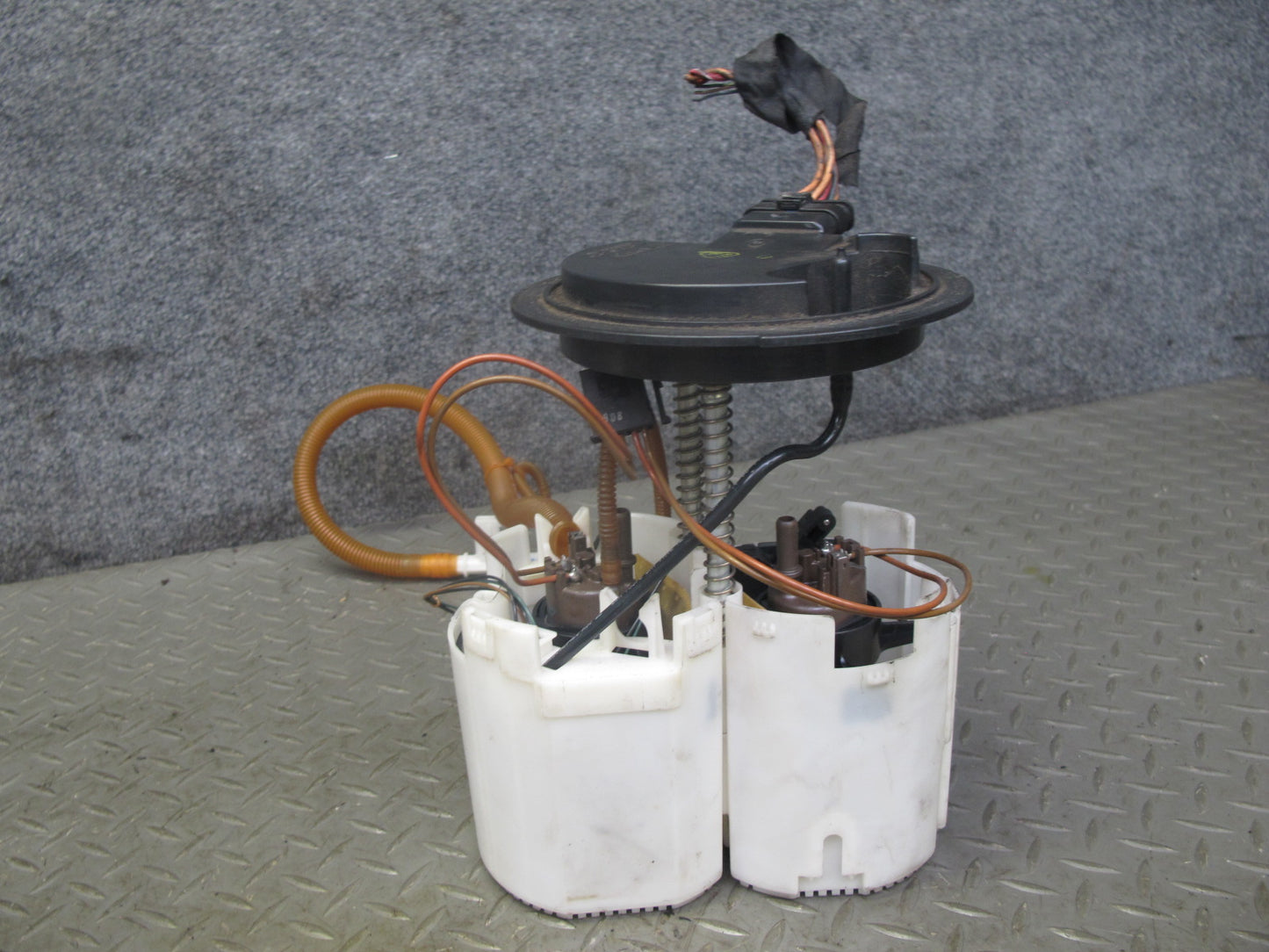 07-11 Mercedes W164 ML63 AMG M156 Fuel Pump & Sending Unit Set OEM