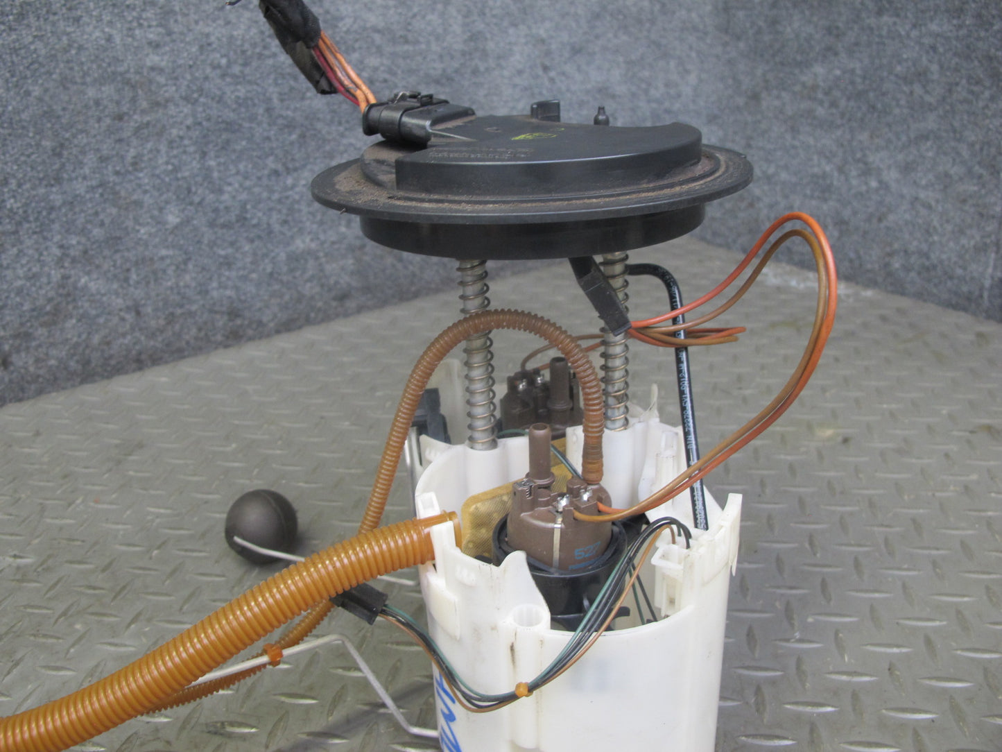 07-11 Mercedes W164 ML63 AMG M156 Fuel Pump & Sending Unit Set OEM