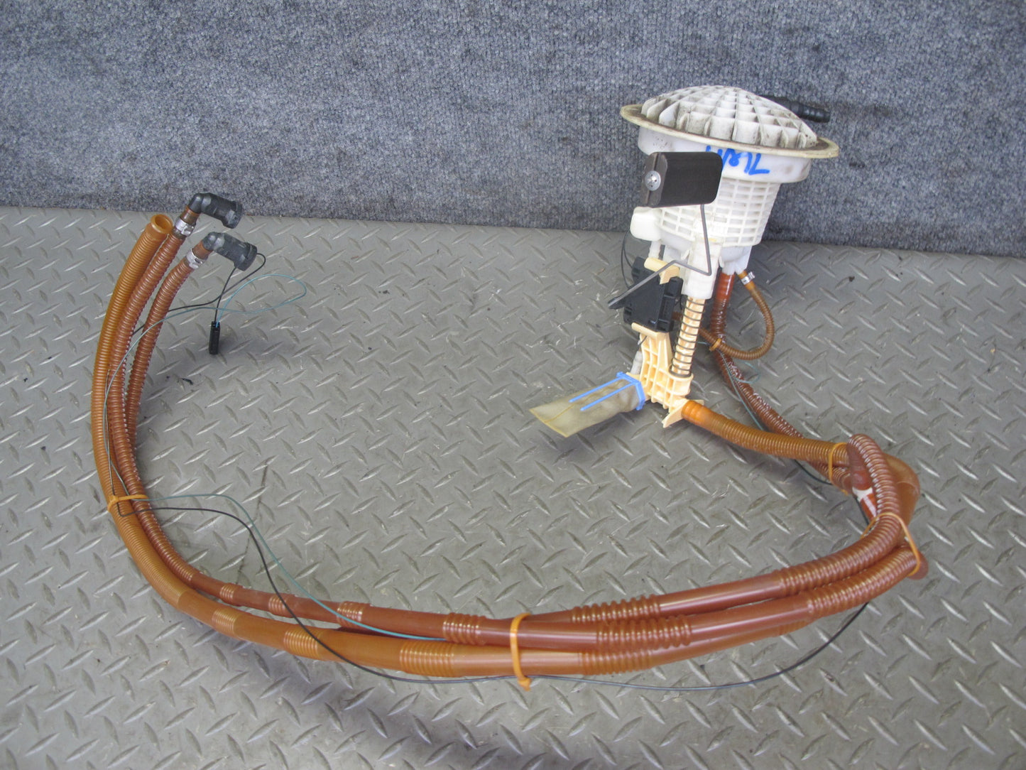 07-11 Mercedes W164 ML63 AMG M156 Fuel Pump & Sending Unit Set OEM