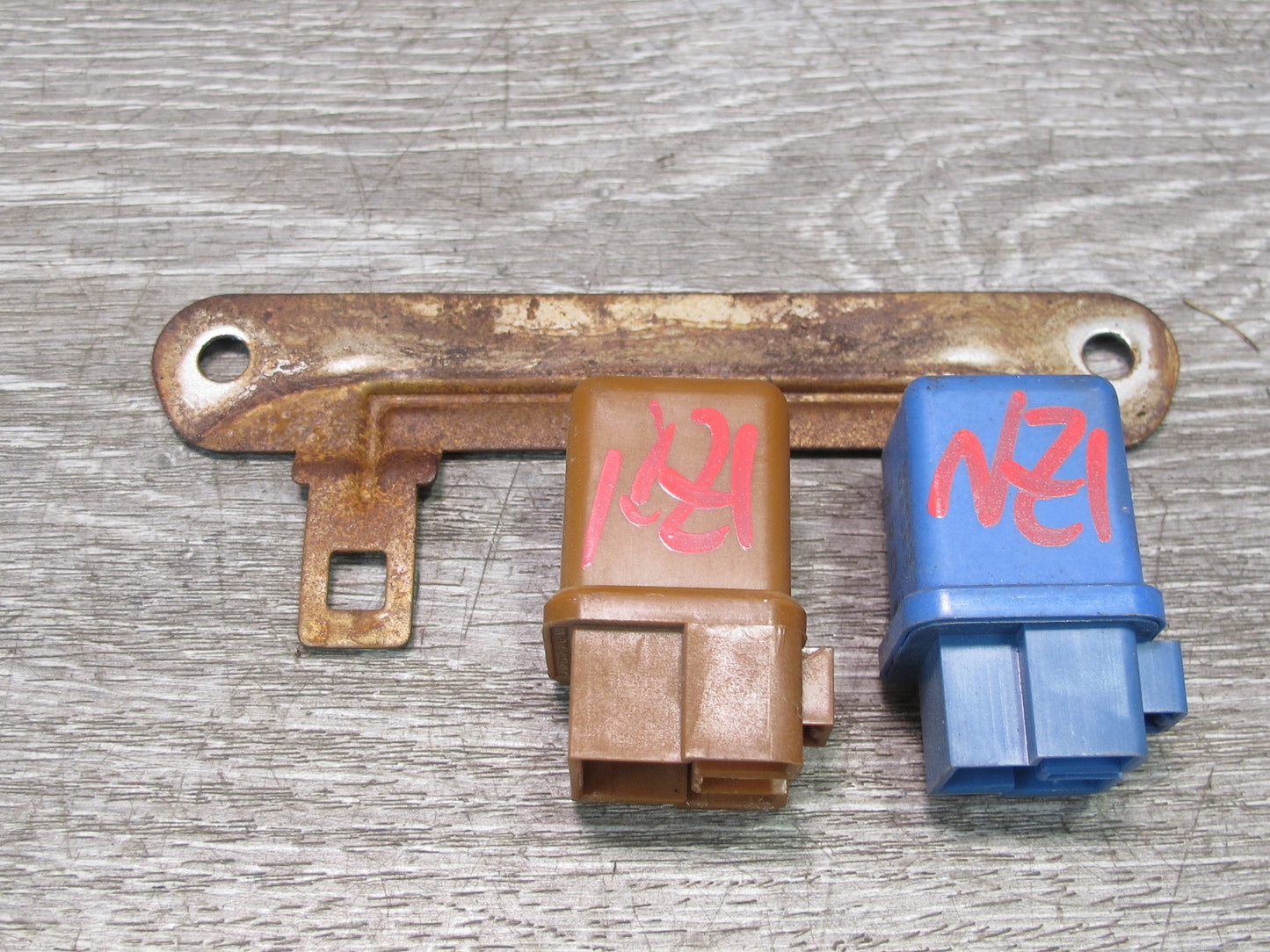 90-96 Nissan 300ZX Z32 Set of 2 Relay w Mount Bracket Assembly OEM