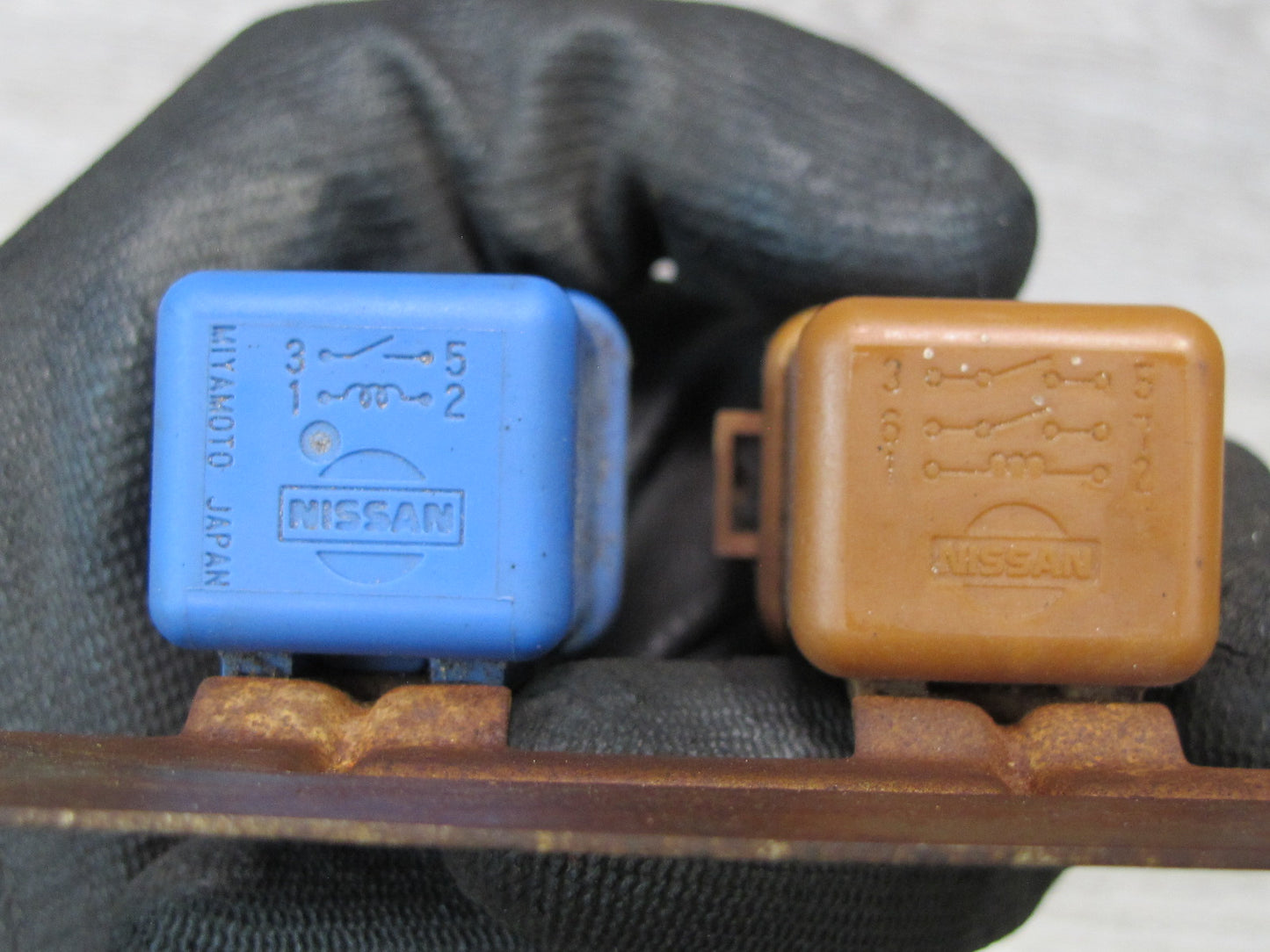 90-96 Nissan 300ZX Z32 Set of 2 Relay w Mount Bracket Assembly OEM