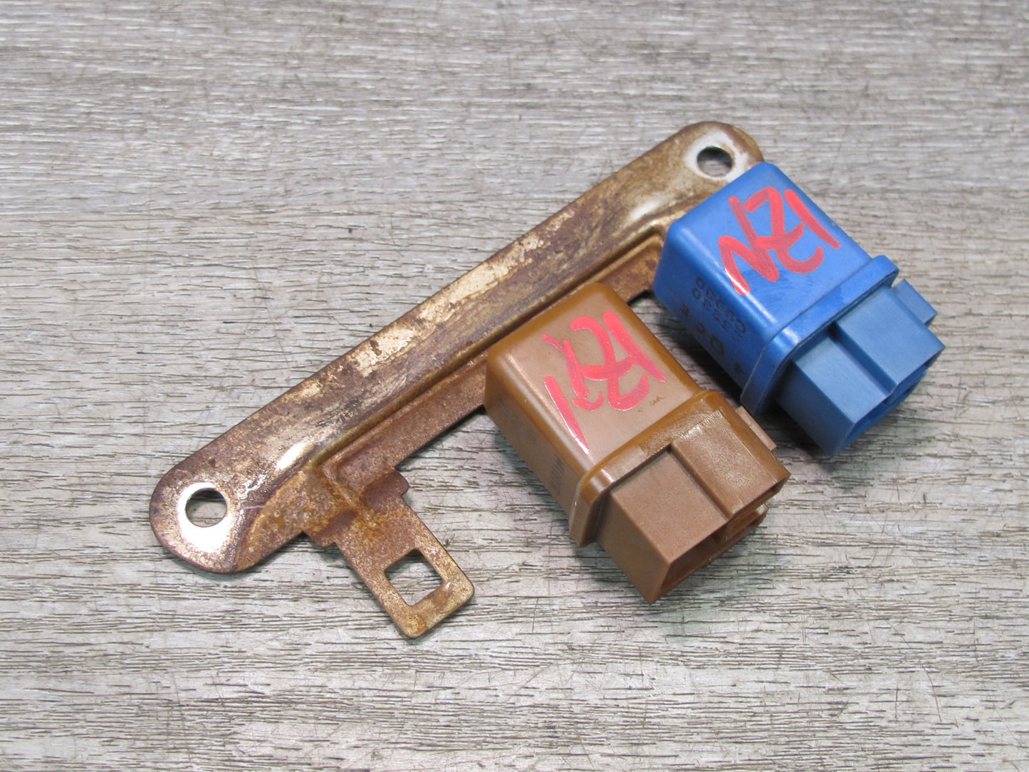 90-96 Nissan 300ZX Z32 Set of 2 Relay w Mount Bracket Assembly OEM