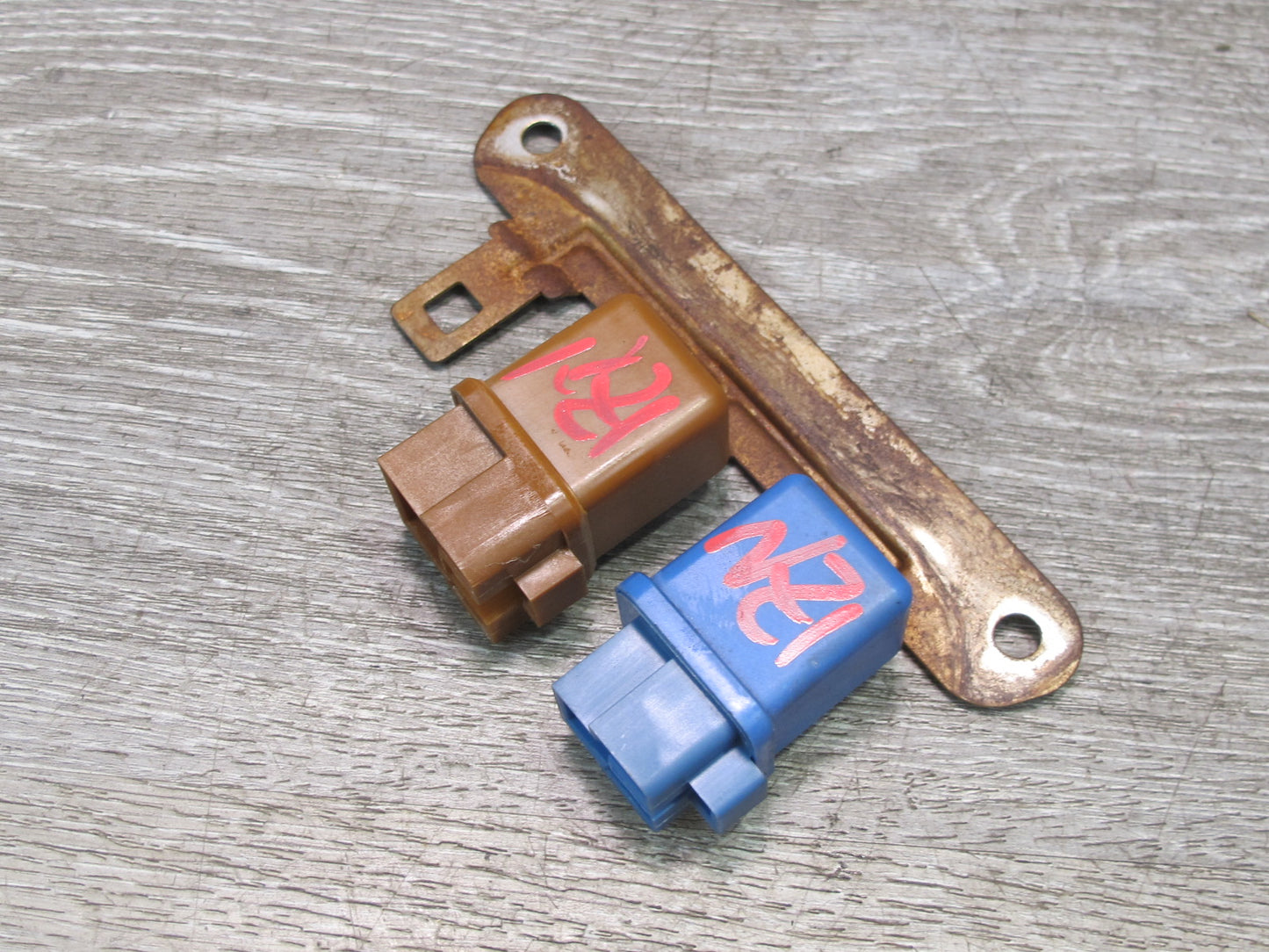 90-96 Nissan 300ZX Z32 Set of 2 Relay w Mount Bracket Assembly OEM