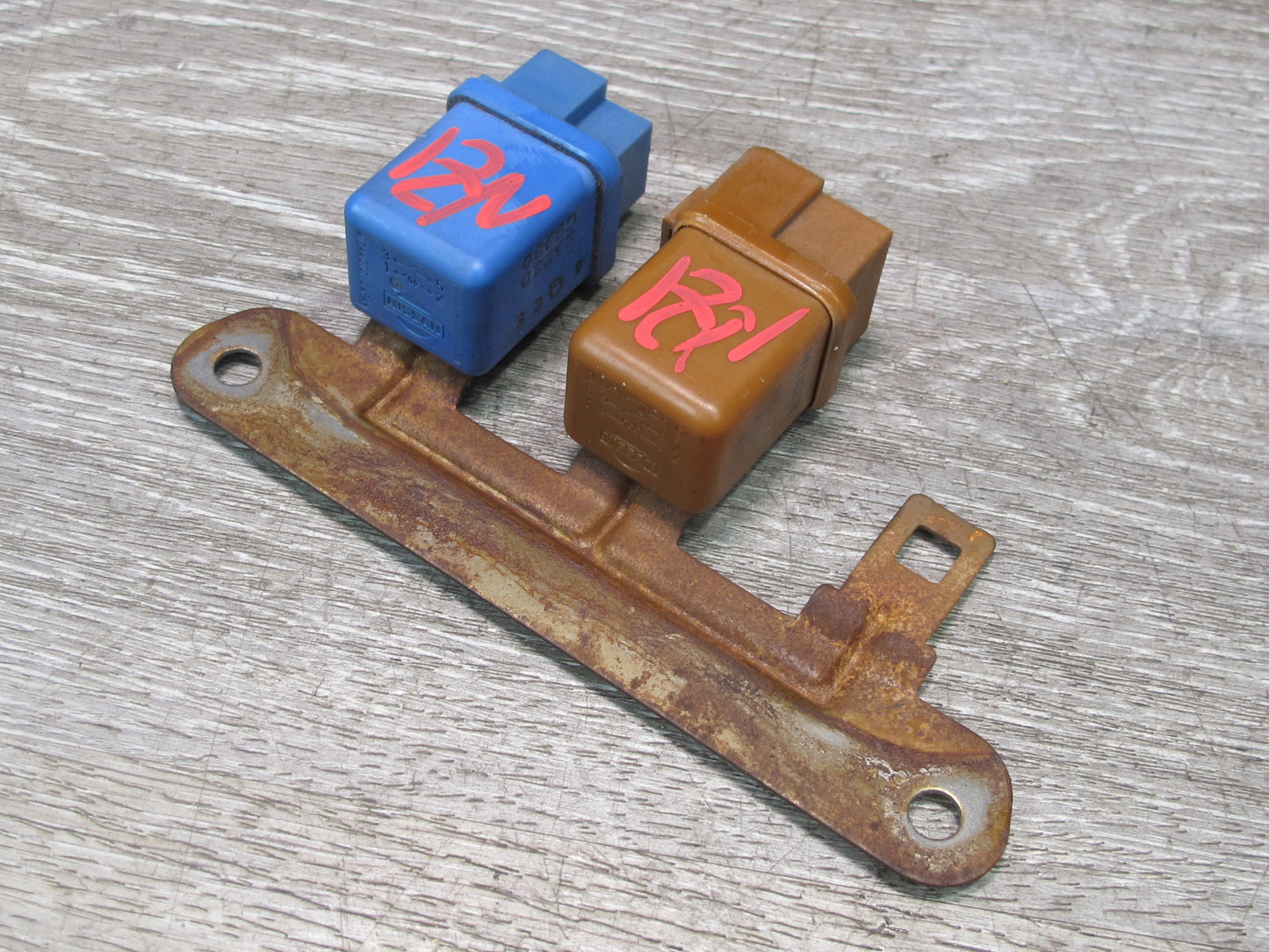 90-96 Nissan 300ZX Z32 Set of 2 Relay w Mount Bracket Assembly OEM