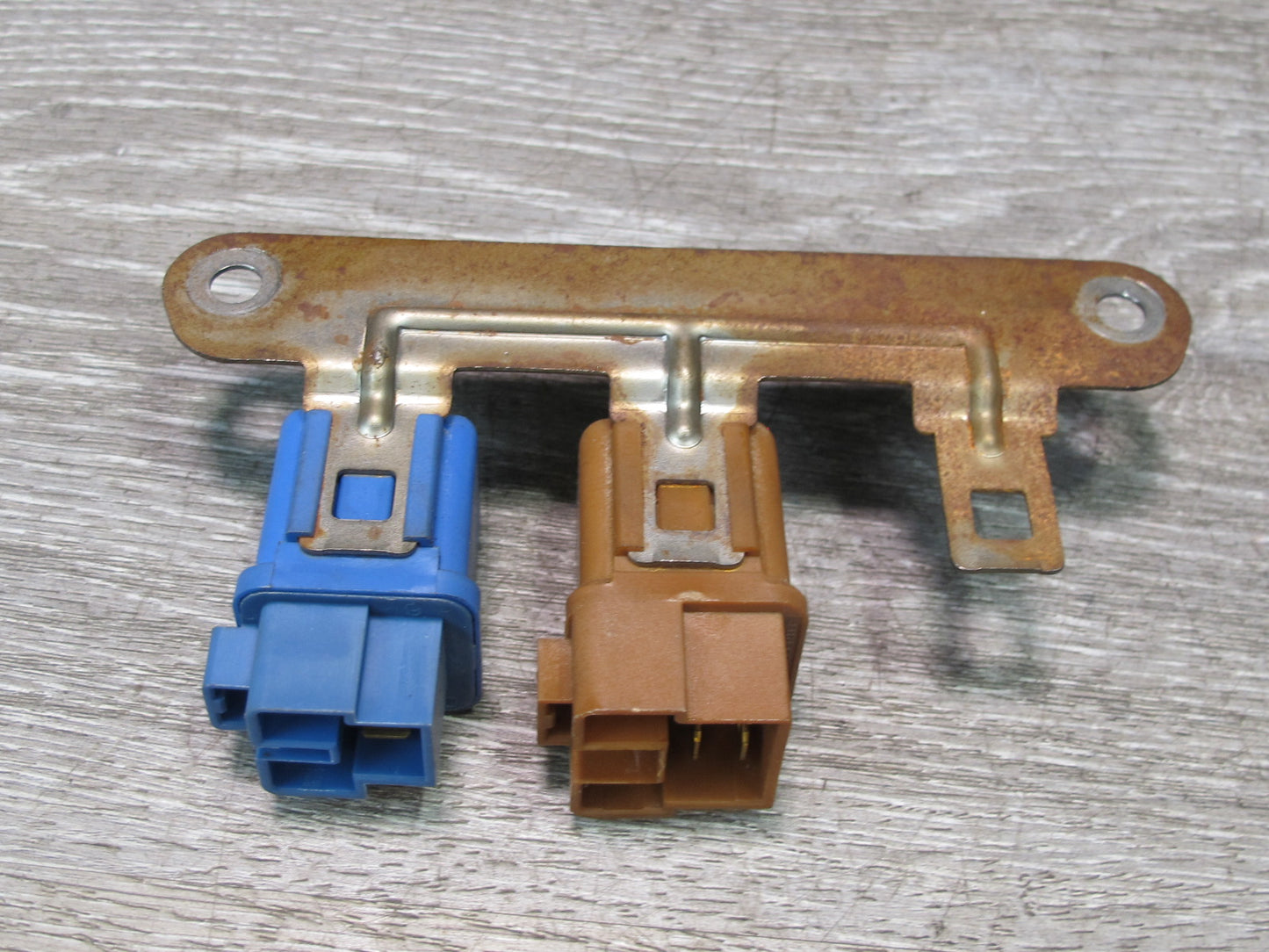 90-96 Nissan 300ZX Z32 Set of 2 Relay w Mount Bracket Assembly OEM