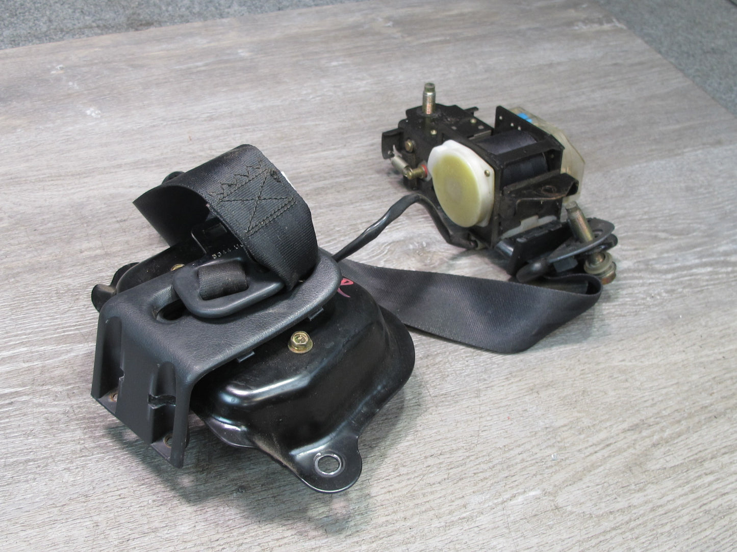 90-93 NISSAN 300ZX Z32 2+2 FRONT LEFT & RIGHT SIDE SEATBELT RETRACTOR SET OEM