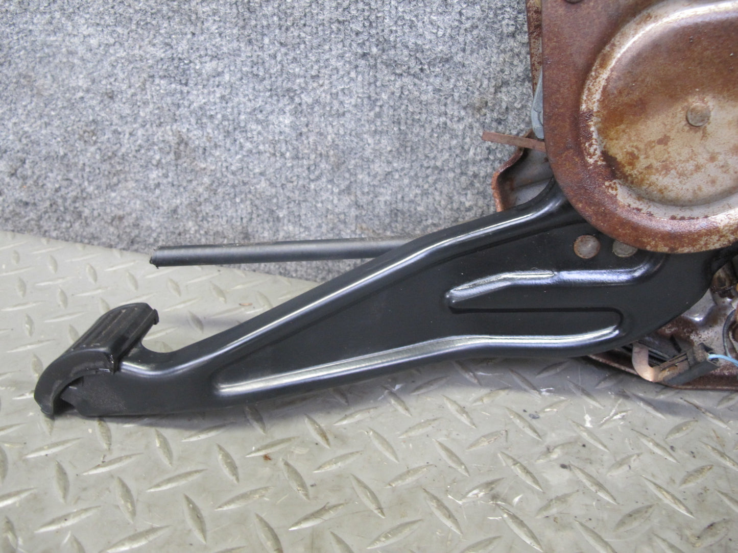 2003-2005 Hummer H2 Manual Emergency Parking Brake Stop Pedal
