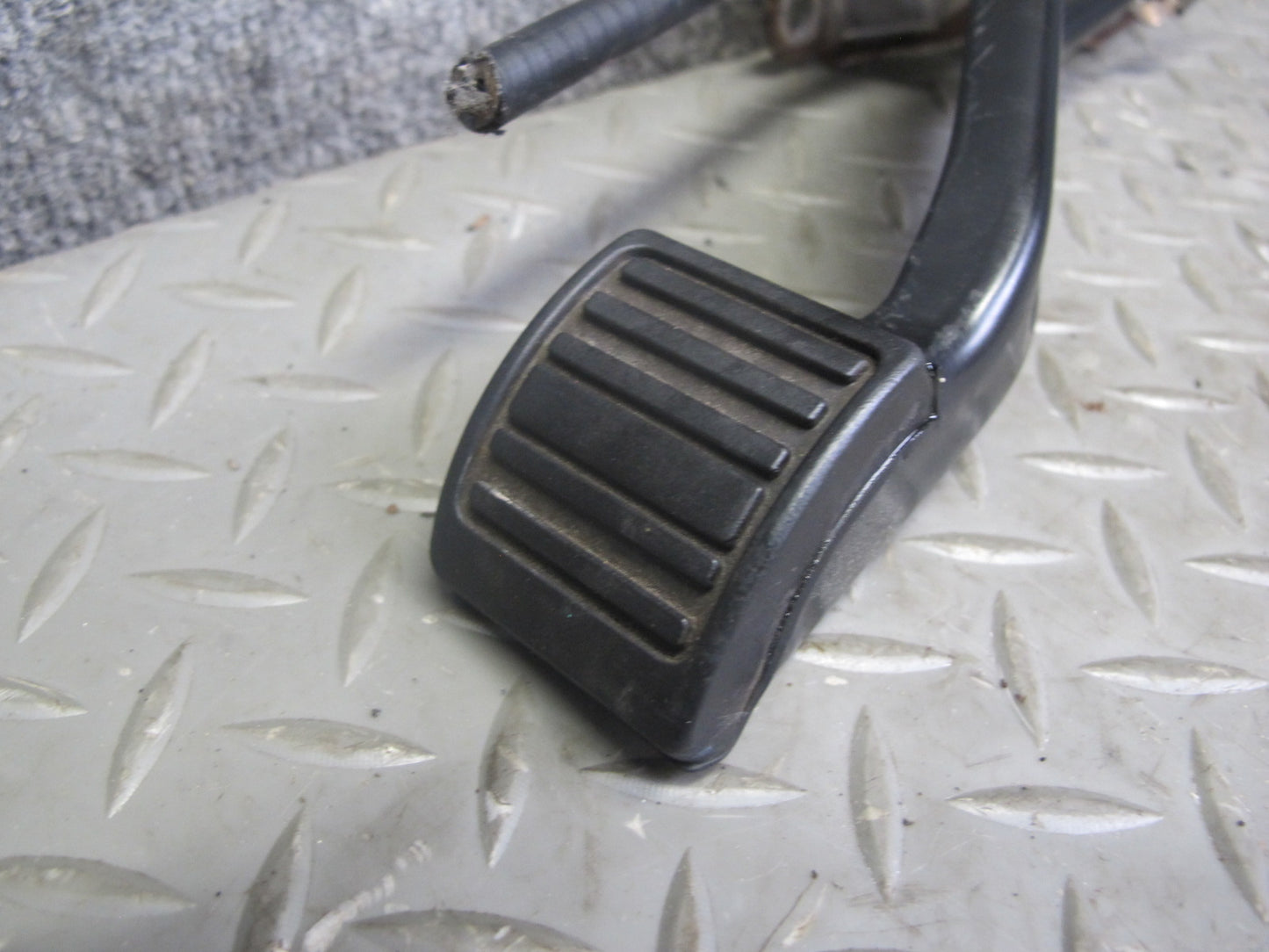2003-2005 Hummer H2 Manual Emergency Parking Brake Stop Pedal