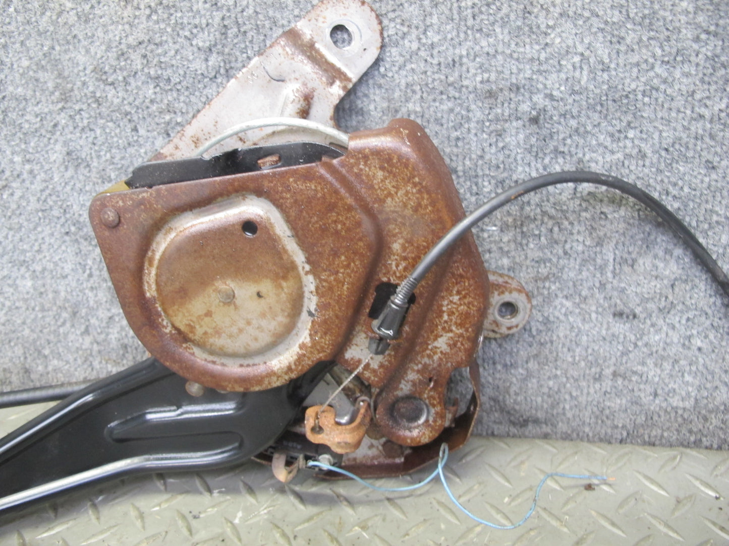 2003-2005 Hummer H2 Manual Emergency Parking Brake Stop Pedal