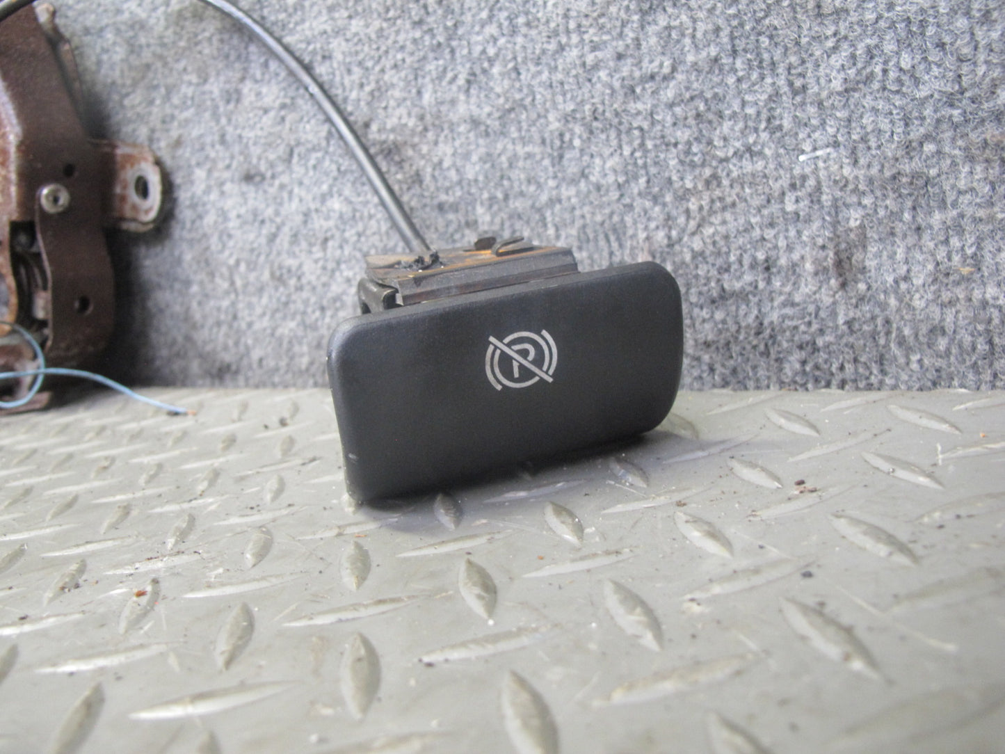 2003-2005 Hummer H2 Manual Emergency Parking Brake Stop Pedal