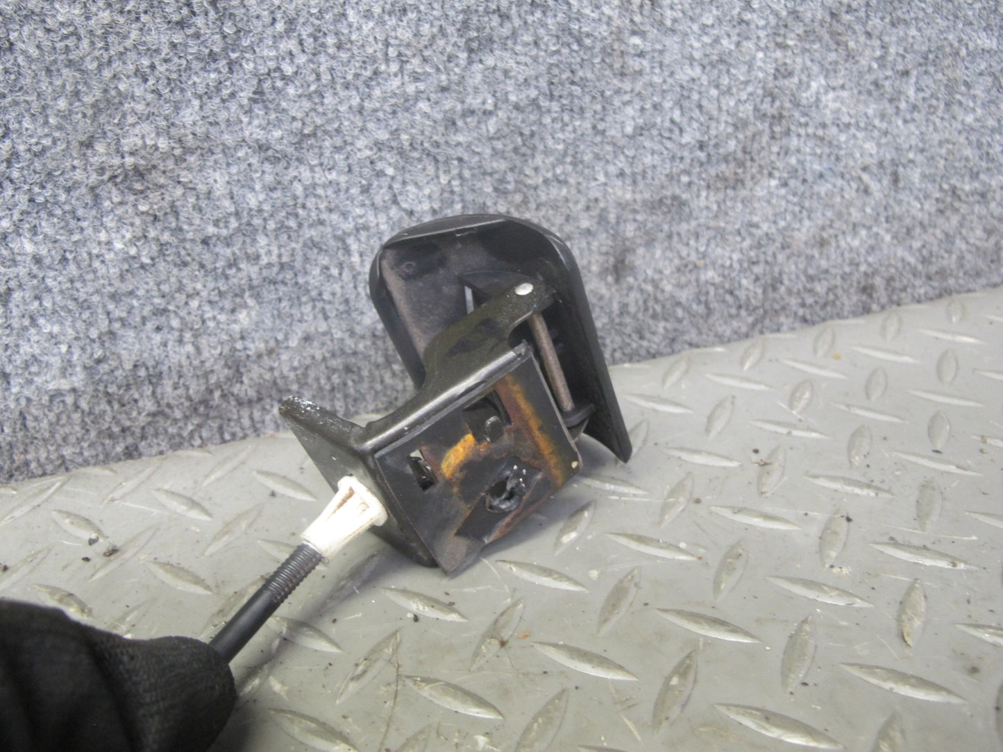 2003-2005 Hummer H2 Manual Emergency Parking Brake Stop Pedal