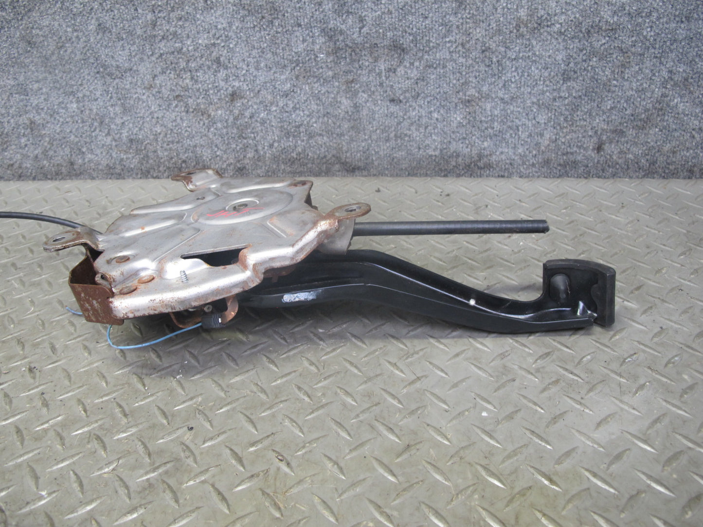 2003-2005 Hummer H2 Manual Emergency Parking Brake Stop Pedal