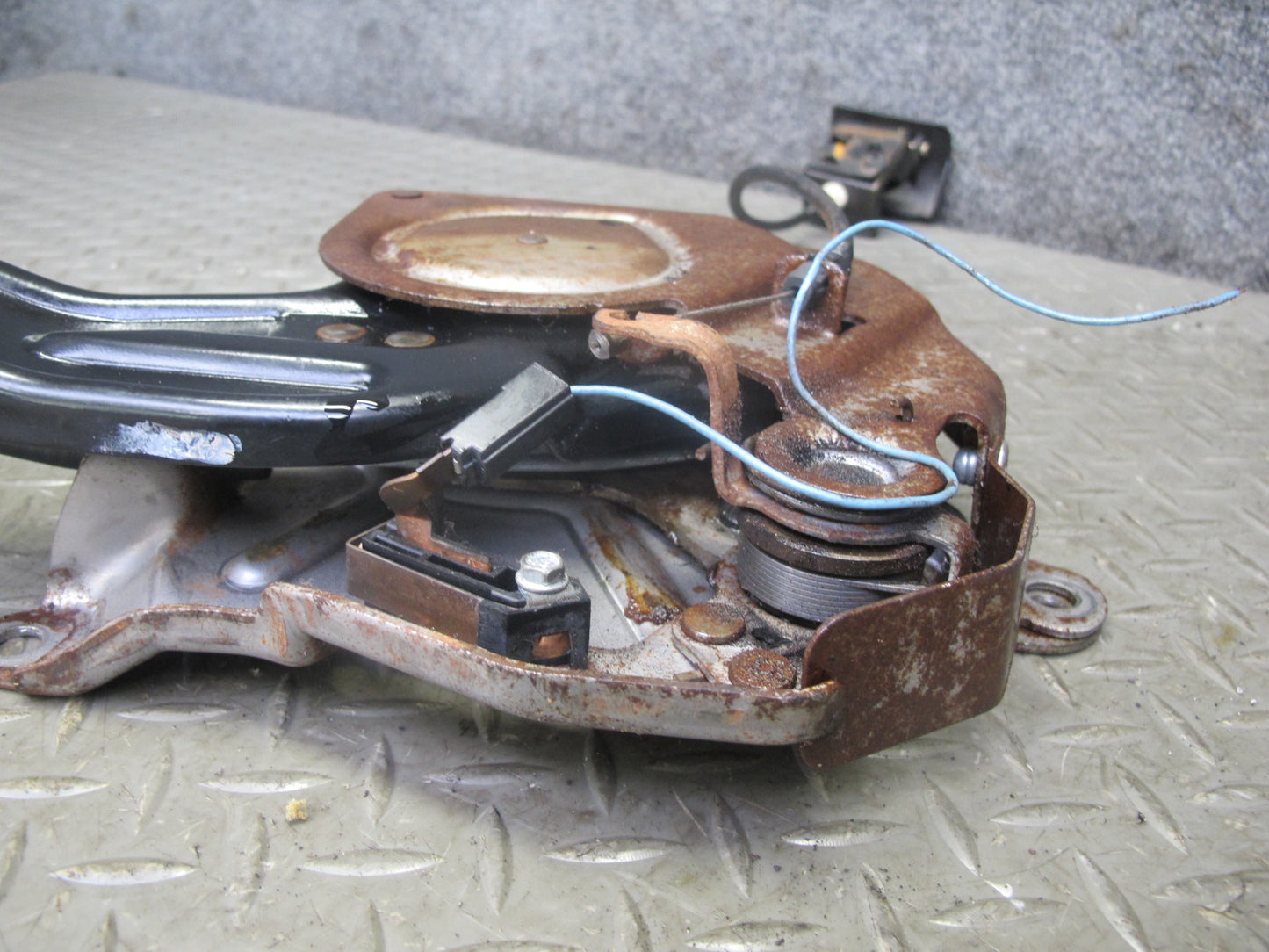 2003-2005 Hummer H2 Manual Emergency Parking Brake Stop Pedal