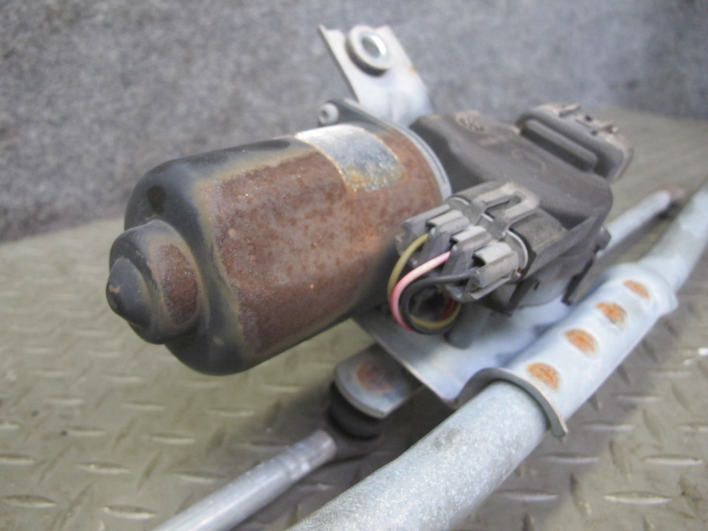 2003-2007 Hummer H2 Windshield Wiper Transmission Linkage W/ Motor