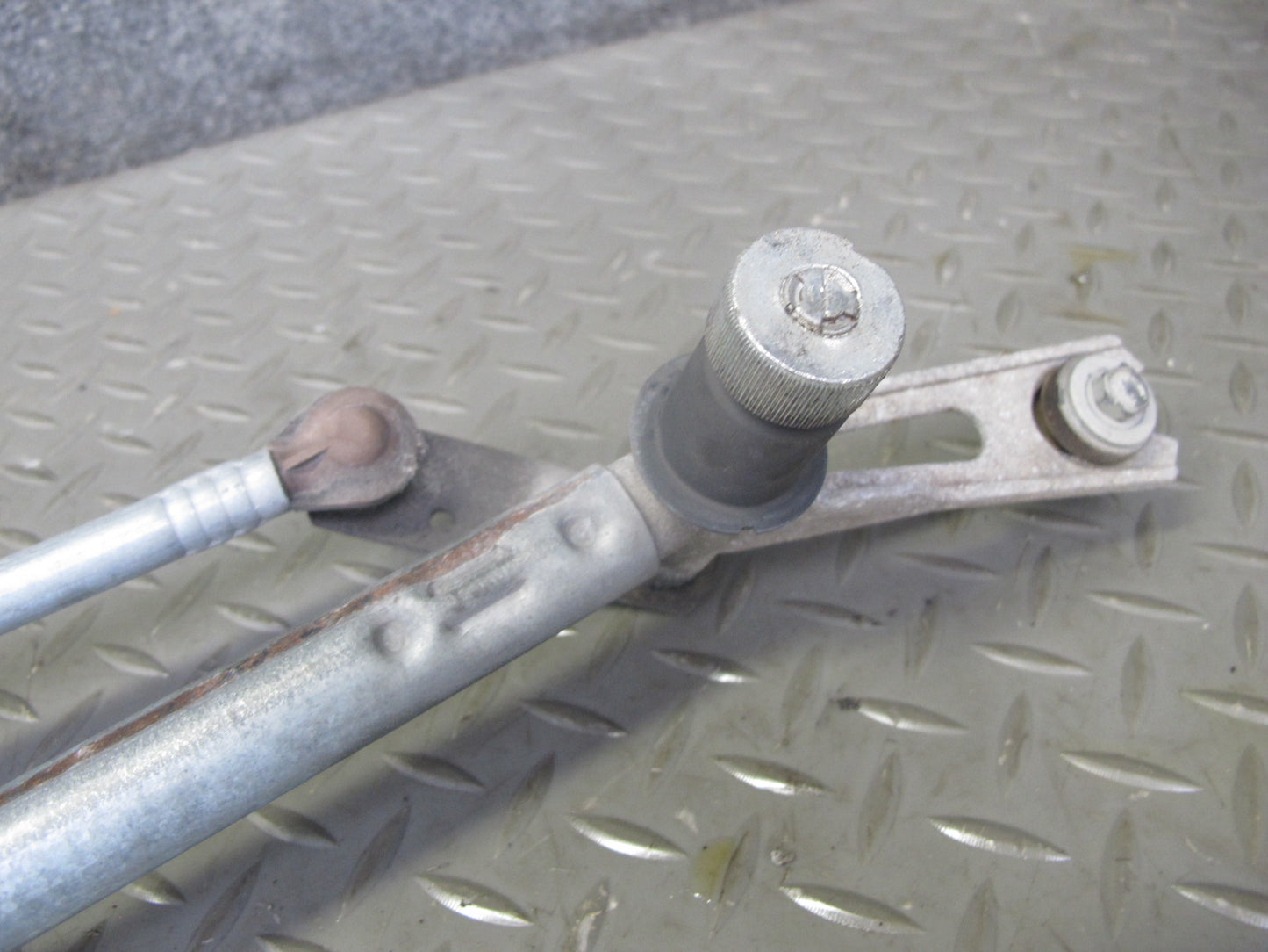 2003-2007 Hummer H2 Windshield Wiper Transmission Linkage W/ Motor