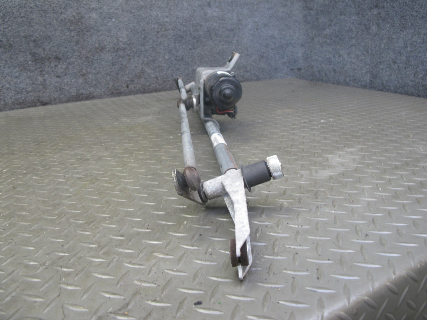 2003-2007 Hummer H2 Windshield Wiper Transmission Linkage W/ Motor