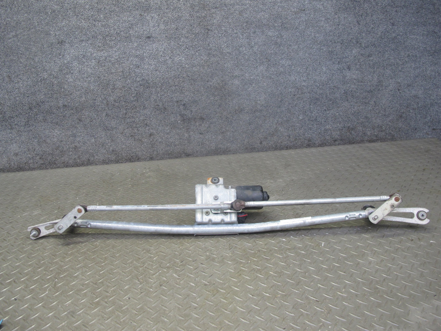 2003-2007 Hummer H2 Windshield Wiper Transmission Linkage W/ Motor